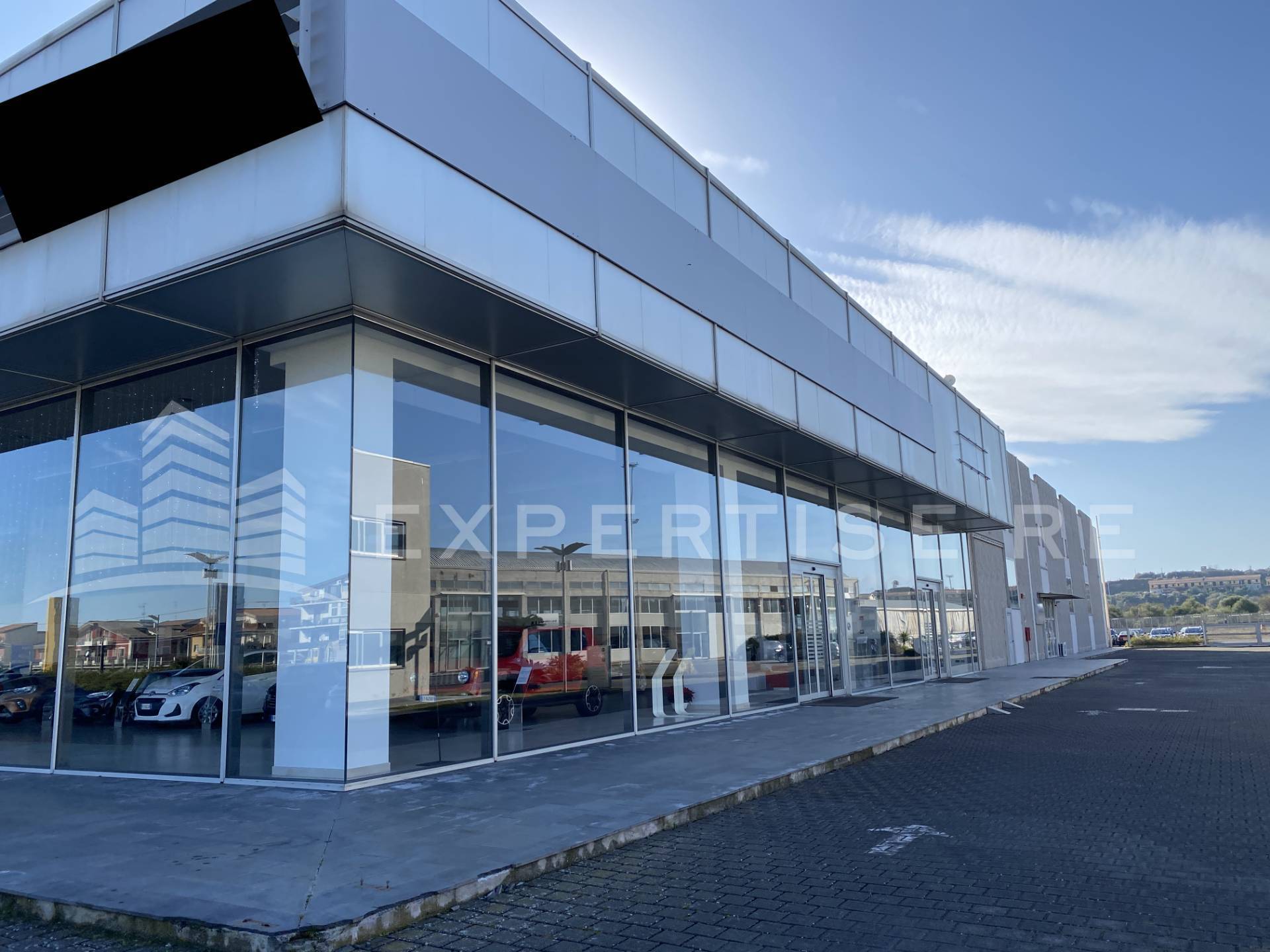 Locale commerciale in vendita a Belpasso