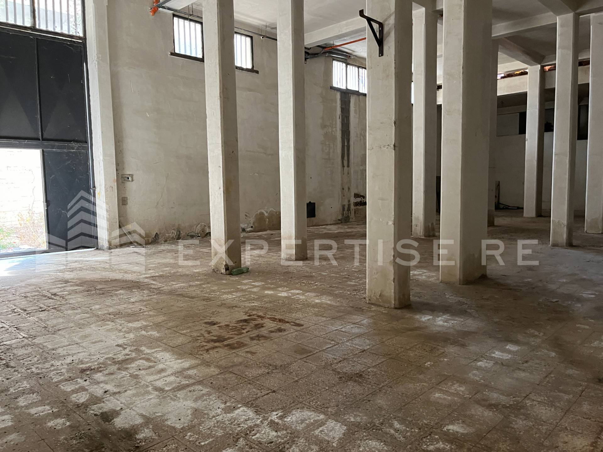 Deposito in vendita a Catania