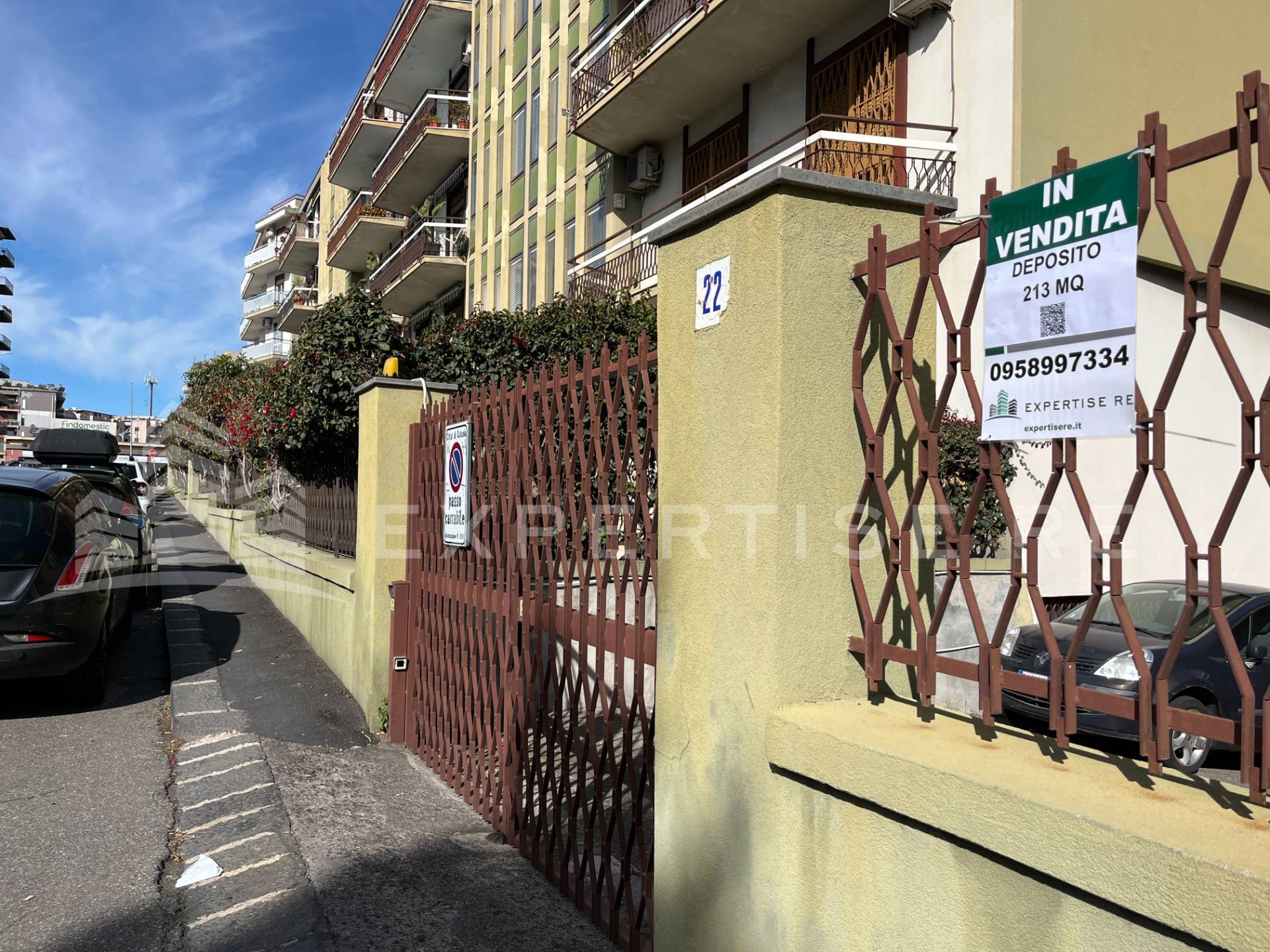 Deposito in vendita a Catania