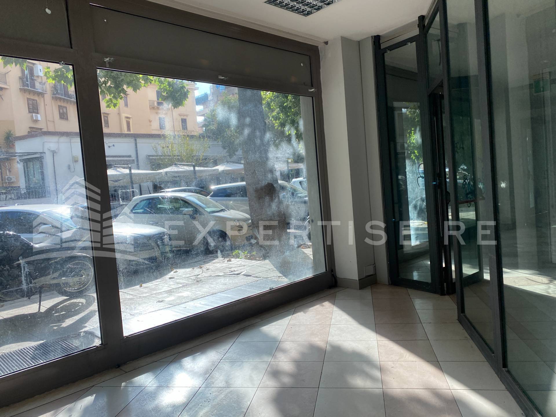 Locale commerciale in vendita a Palermo