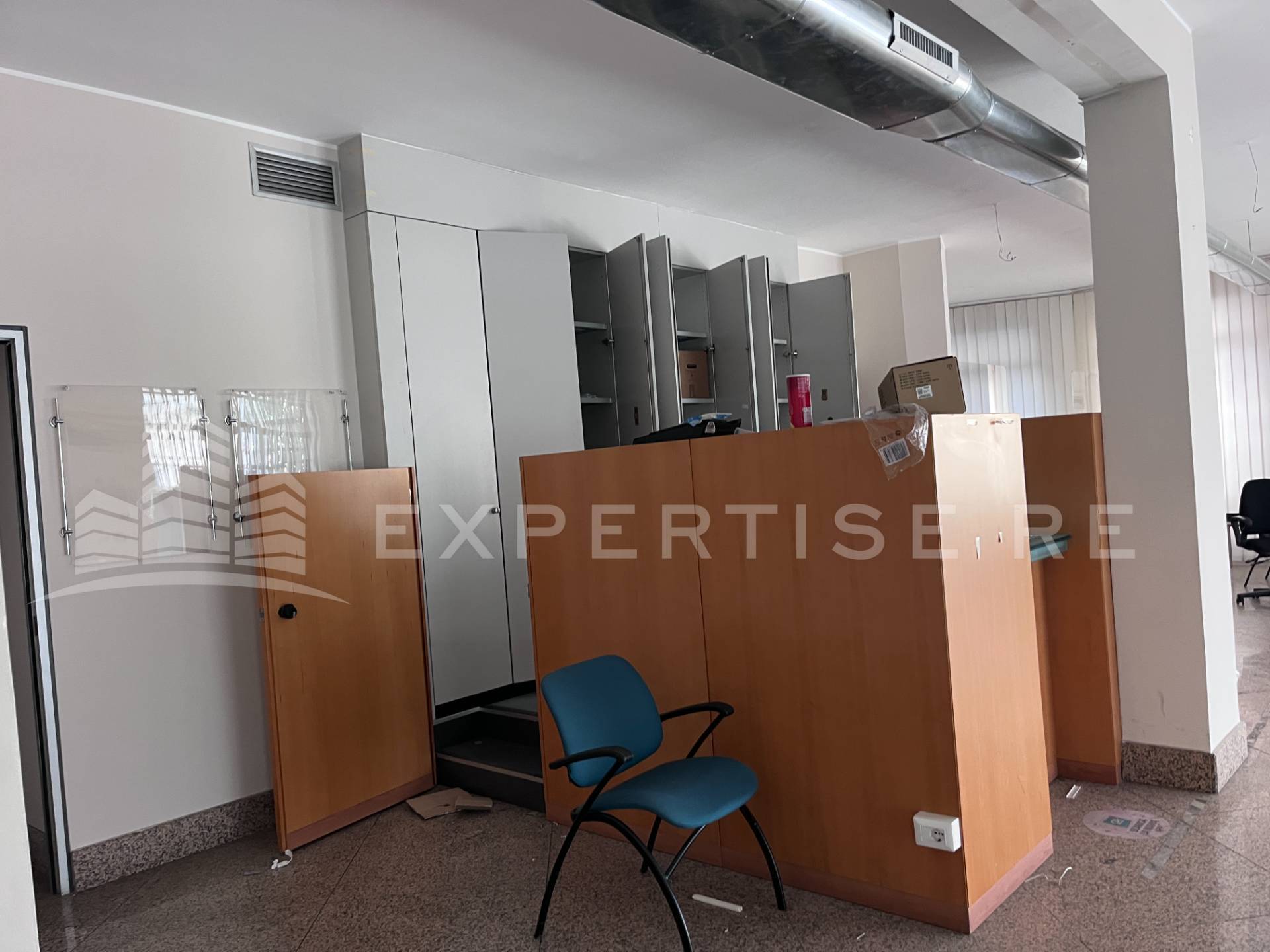 Locale commerciale in vendita a Aci Castello, Ficarazzi