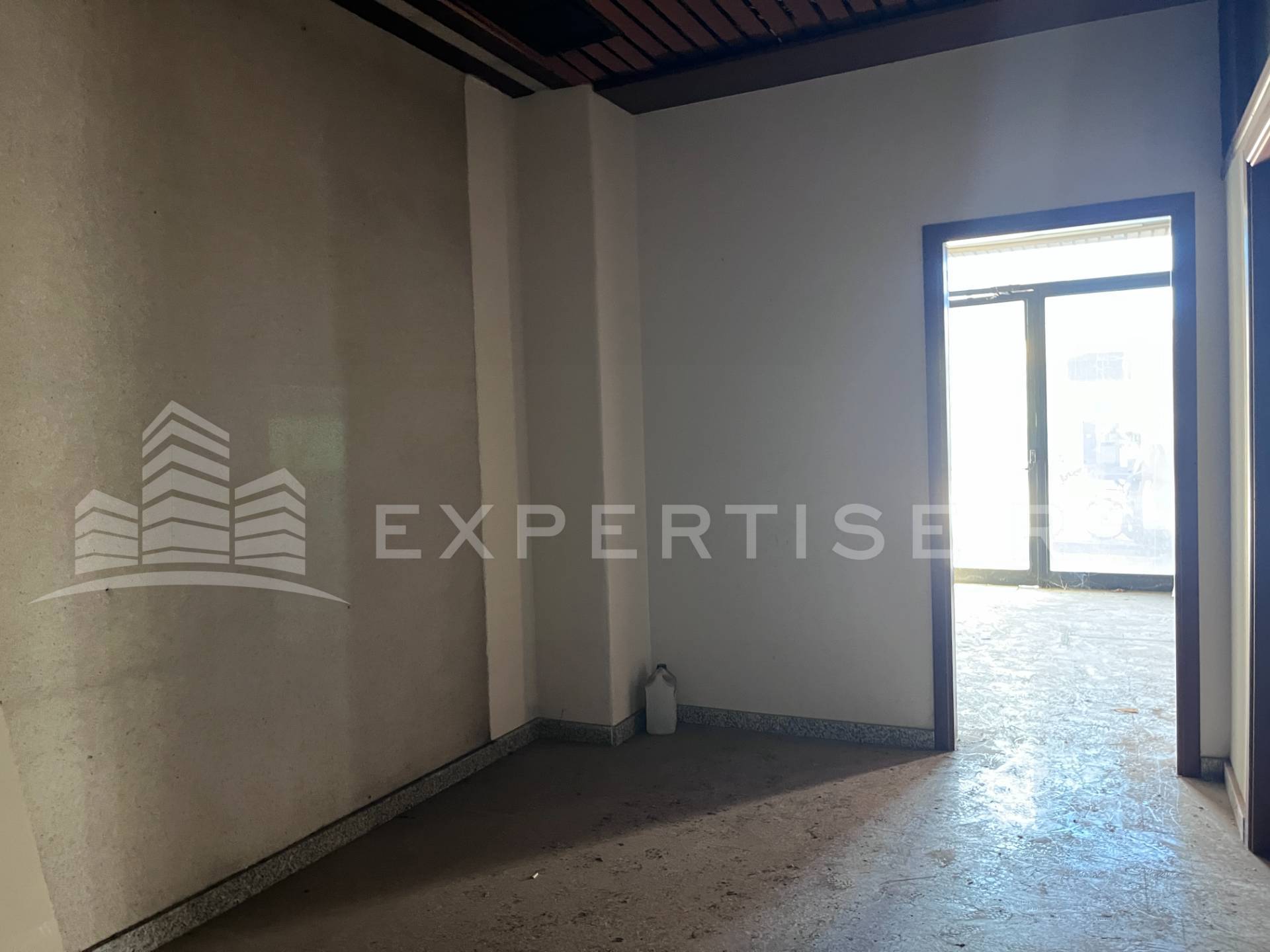 Locale commerciale in vendita a Aci Catena