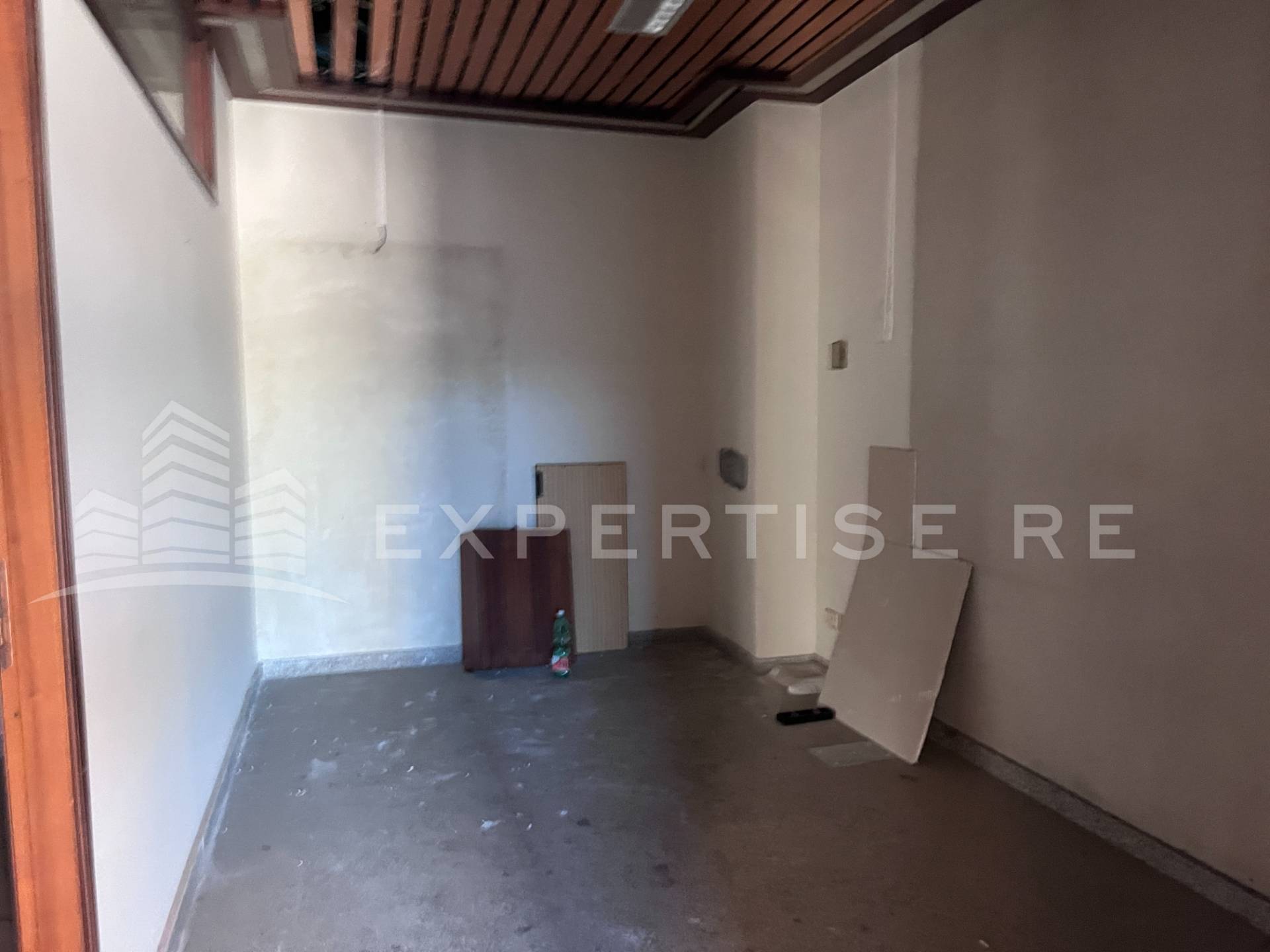 Locale commerciale in vendita a Aci Catena