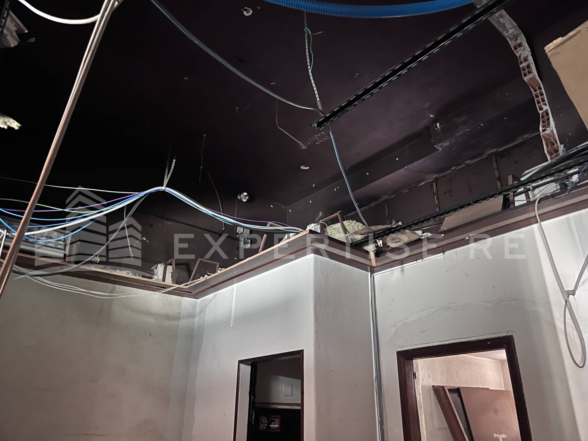 Locale commerciale in vendita a Aci Catena