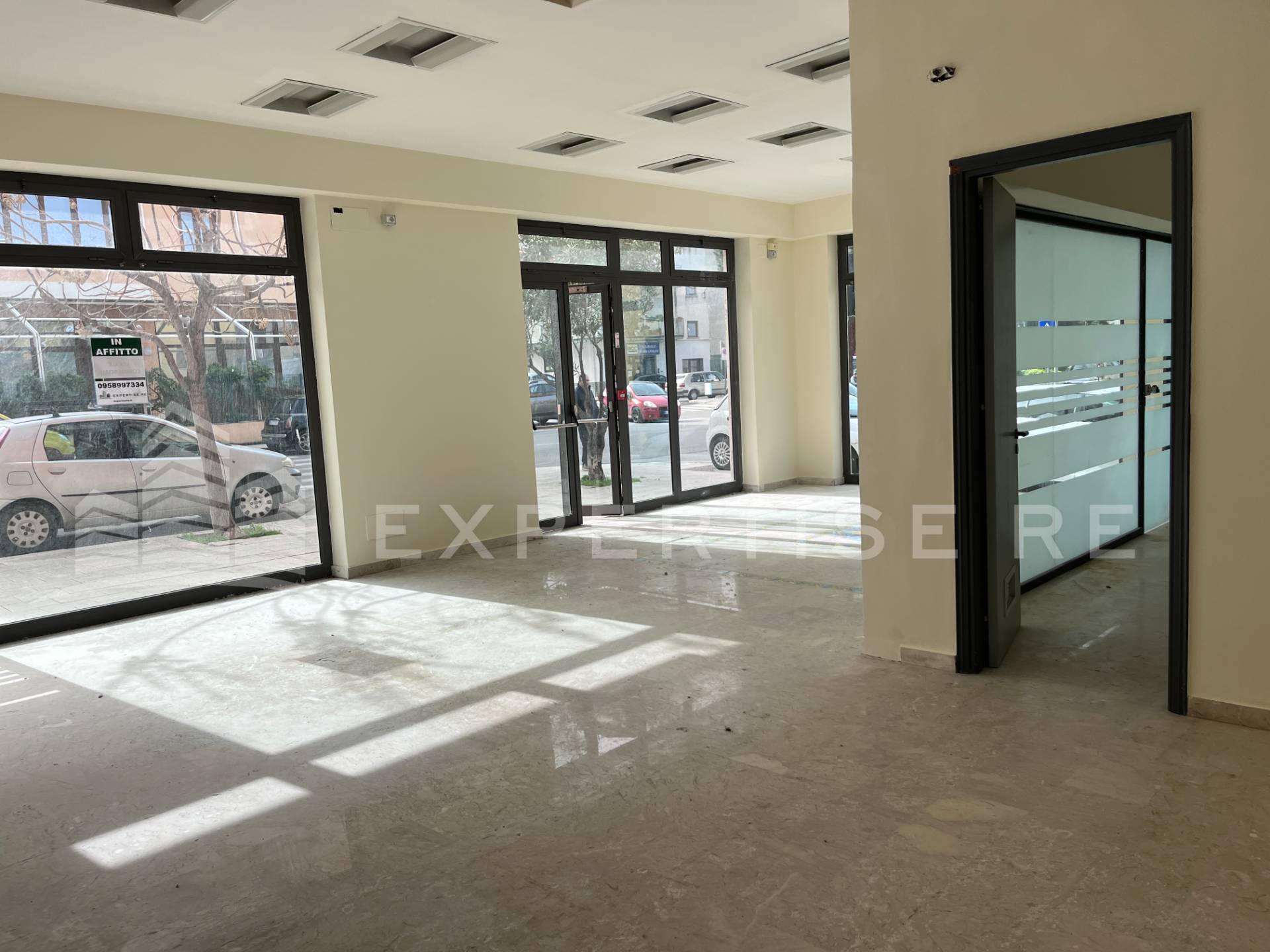 Locale commerciale in vendita a Pollina