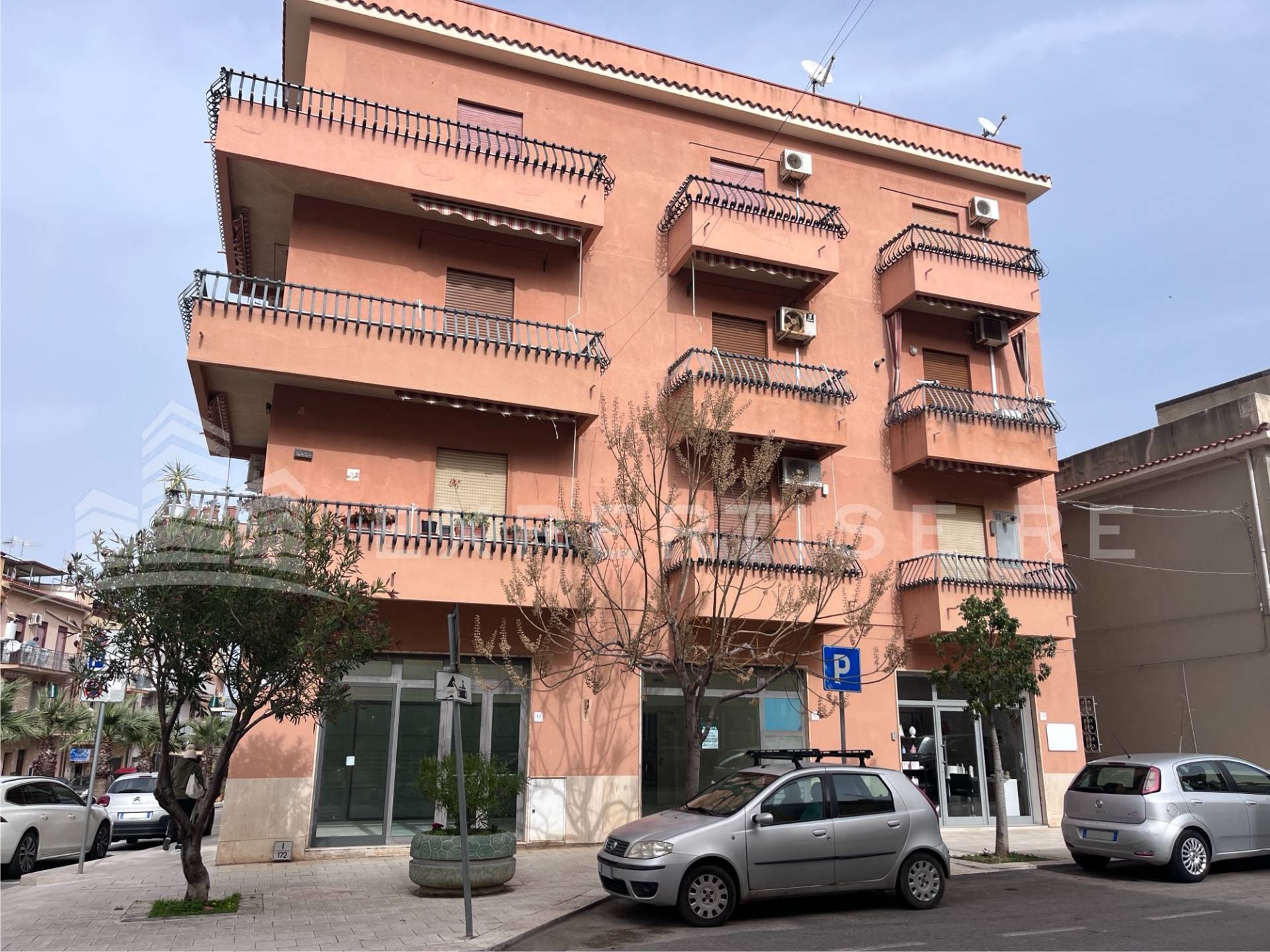 Locale commerciale in vendita a Pollina