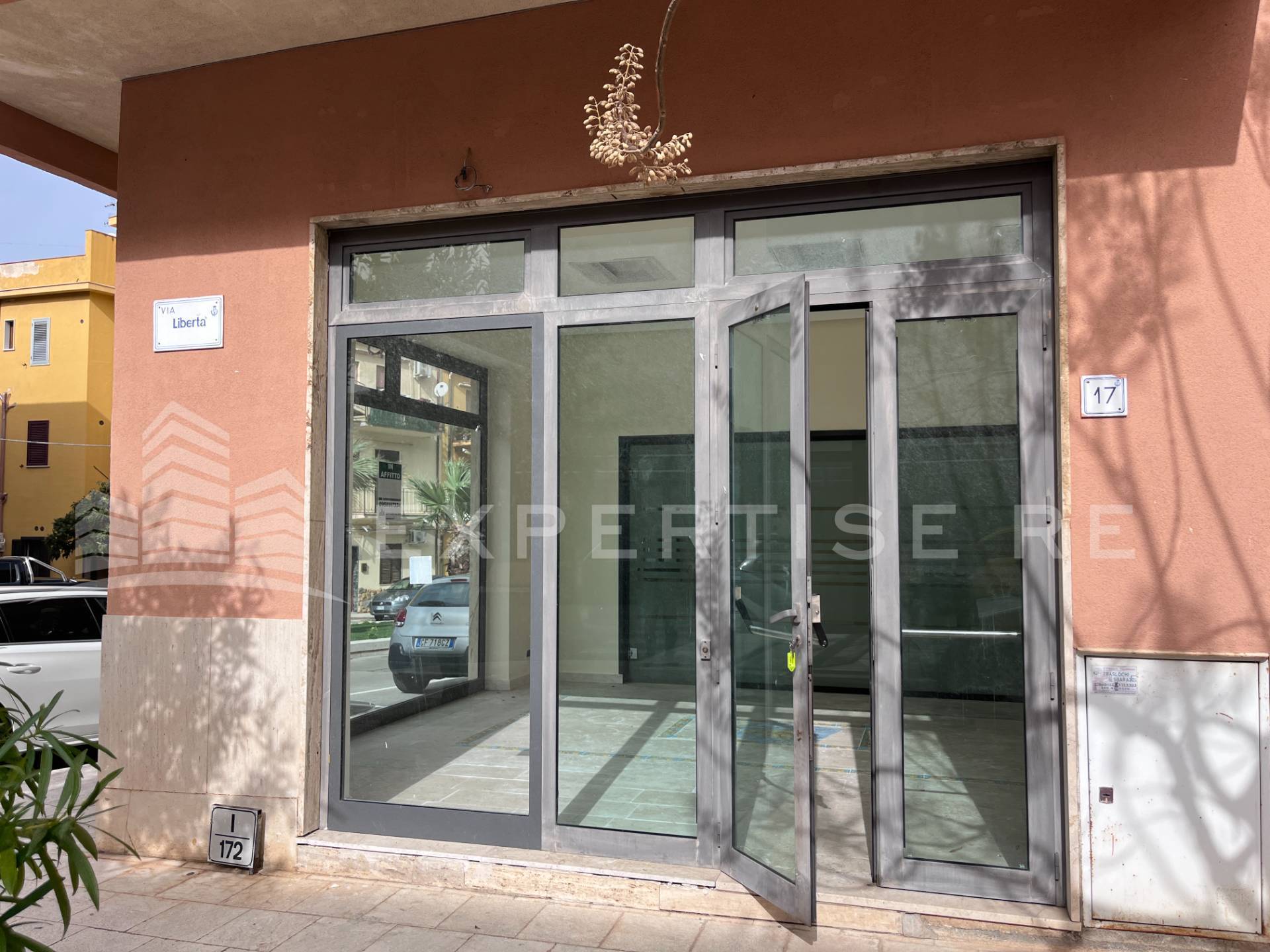 Locale commerciale in vendita a Pollina