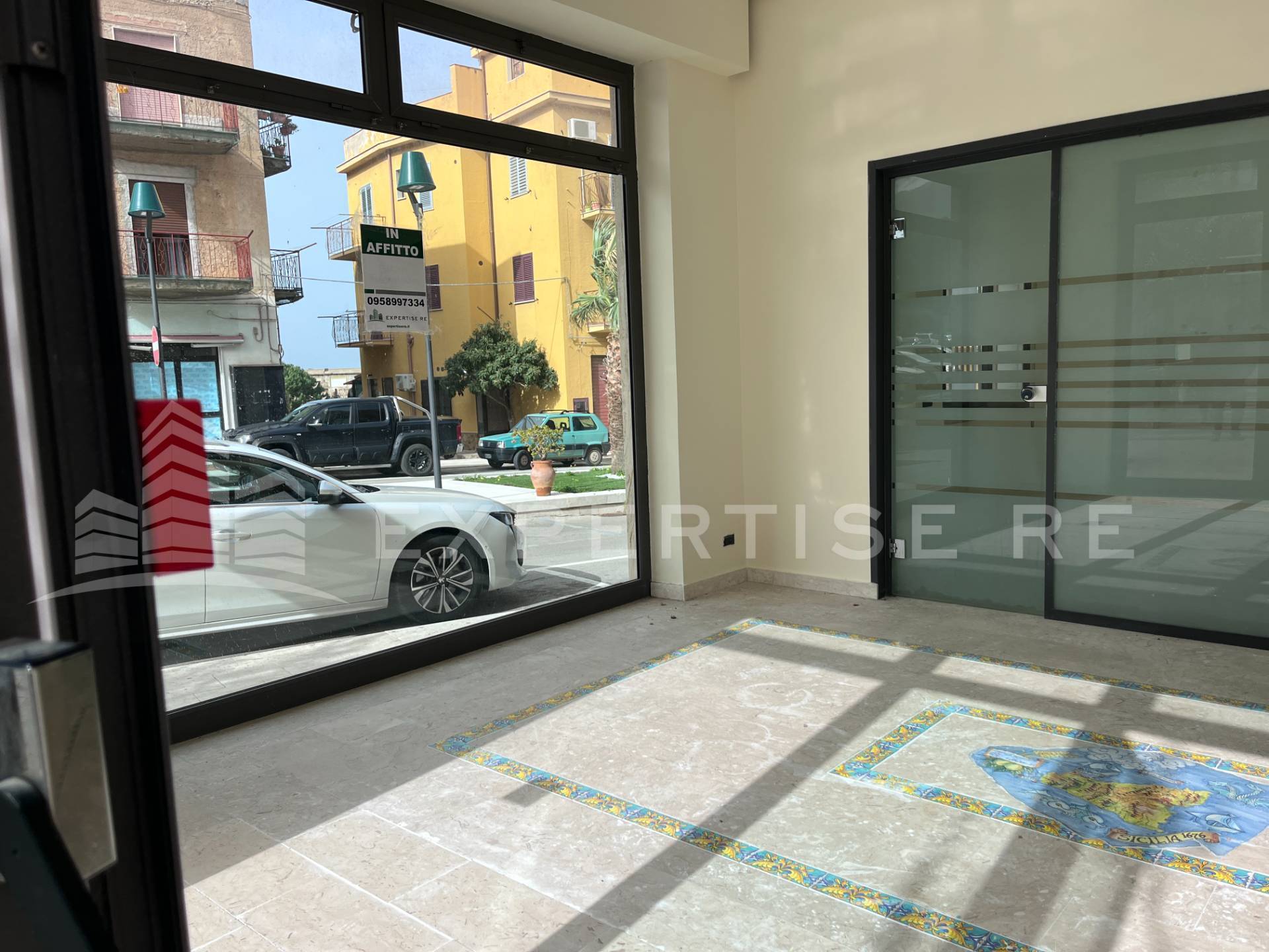 Locale commerciale in vendita a Pollina