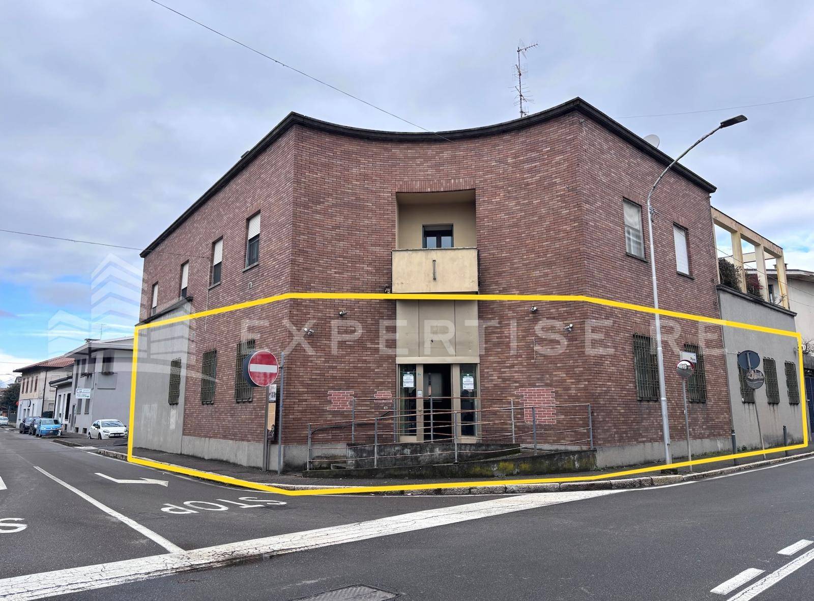 Locale commerciale in vendita a Rovellasca