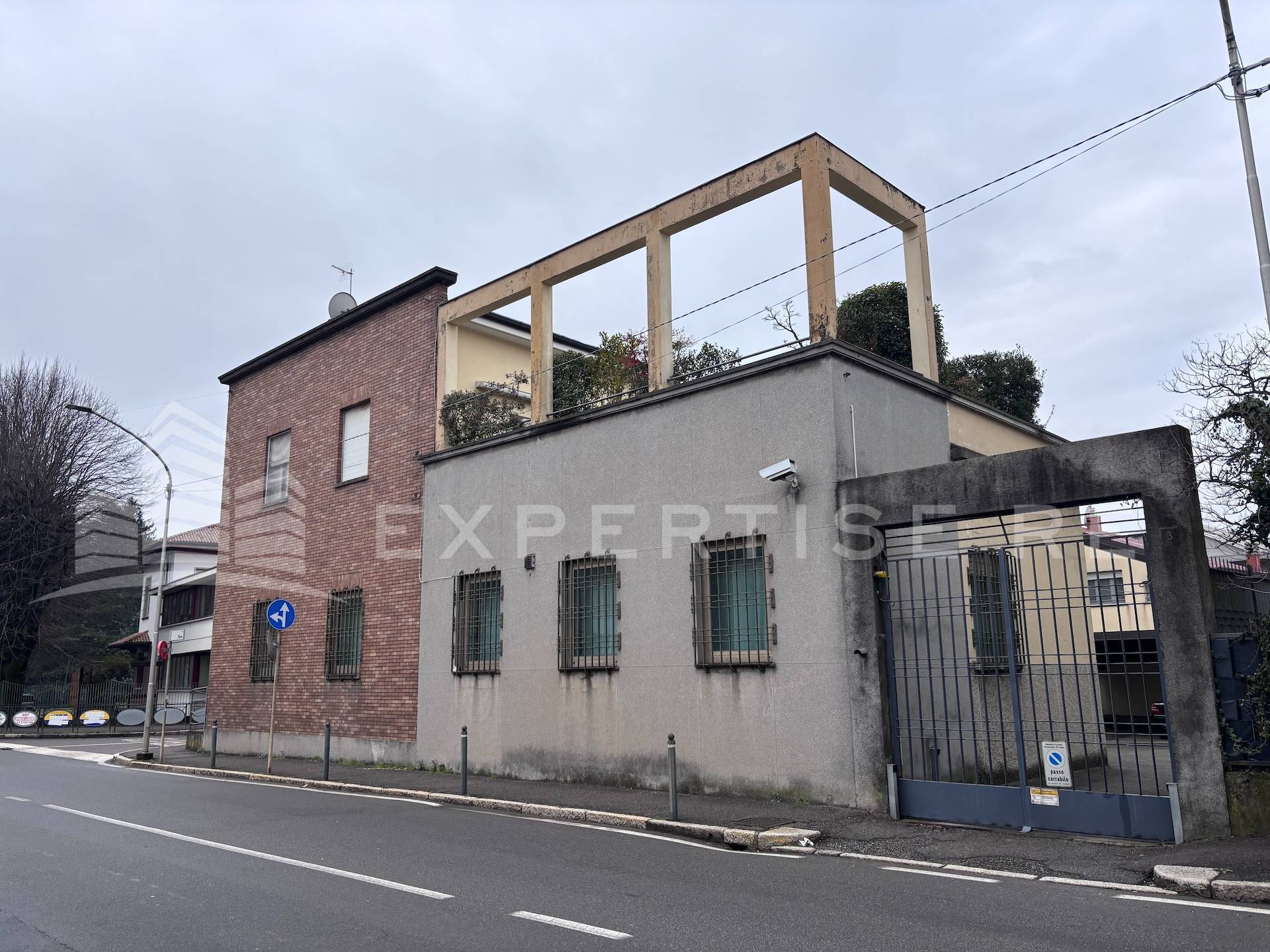 Locale commerciale in vendita a Rovellasca