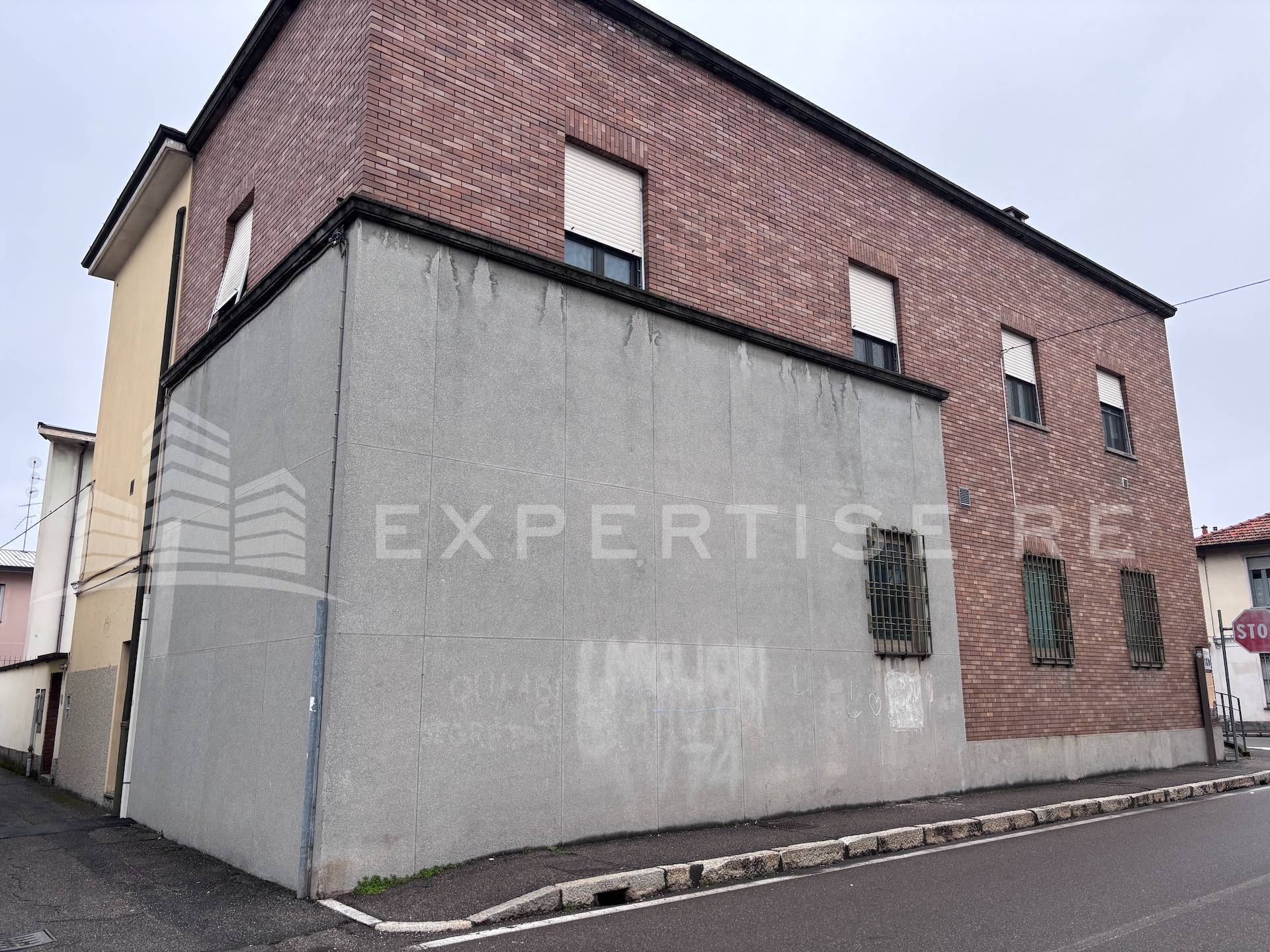 Locale commerciale in vendita a Rovellasca