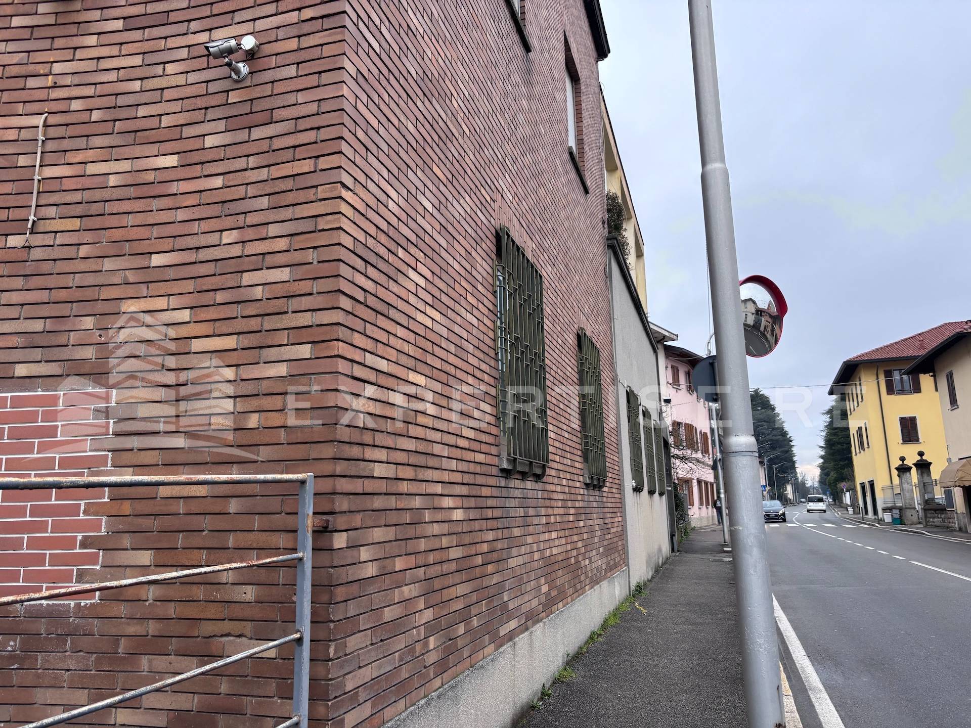 Locale commerciale in vendita a Rovellasca