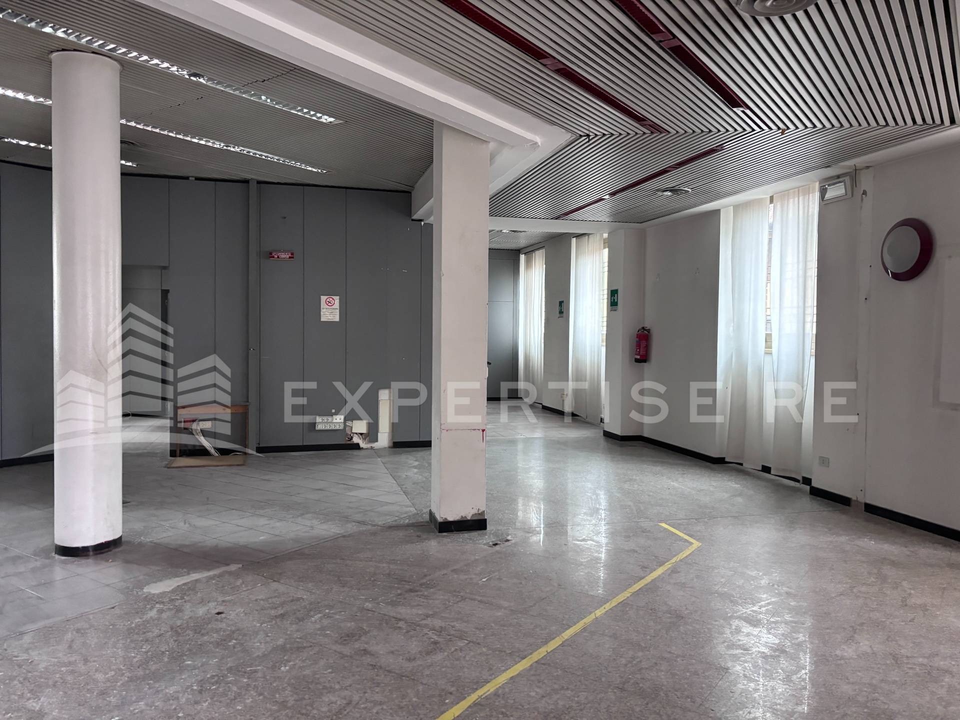 Locale commerciale in vendita a Rovellasca