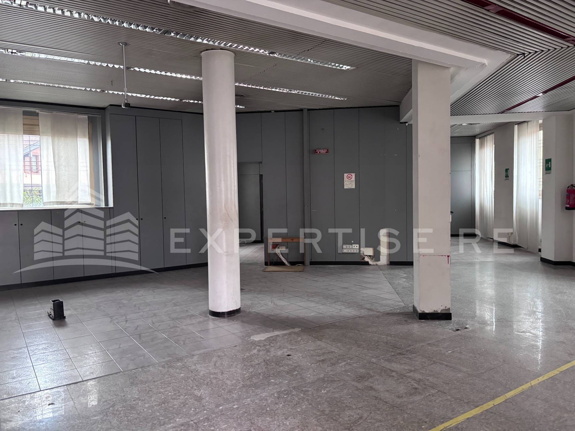 Locale commerciale in vendita a Rovellasca