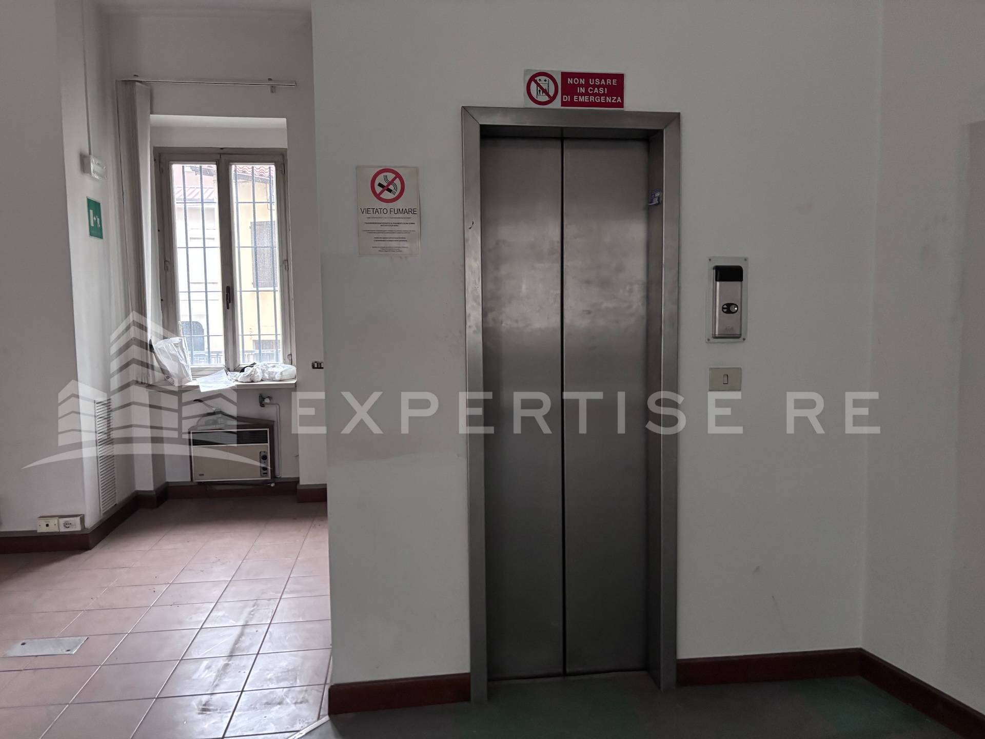 Locale commerciale in vendita a Cabiate