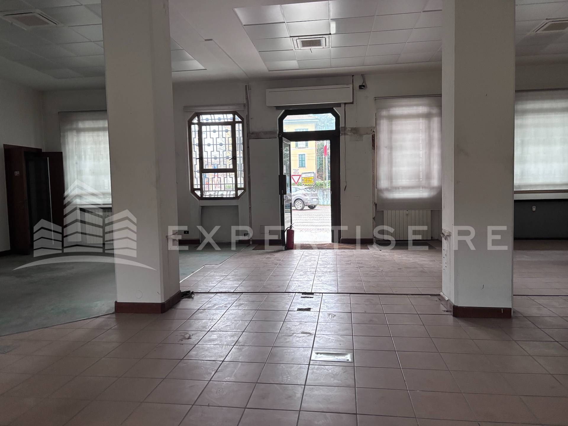 Locale commerciale in vendita a Cabiate