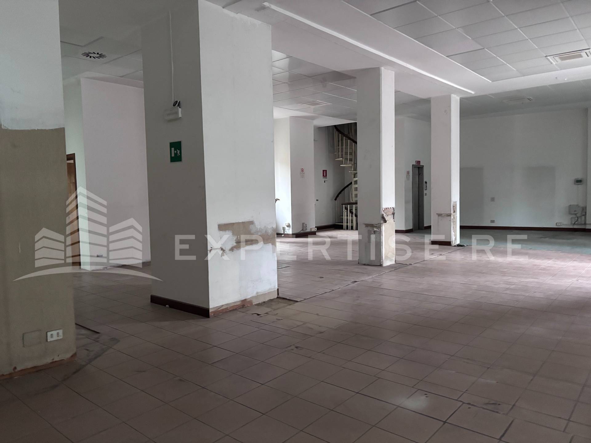 Locale commerciale in vendita a Cabiate