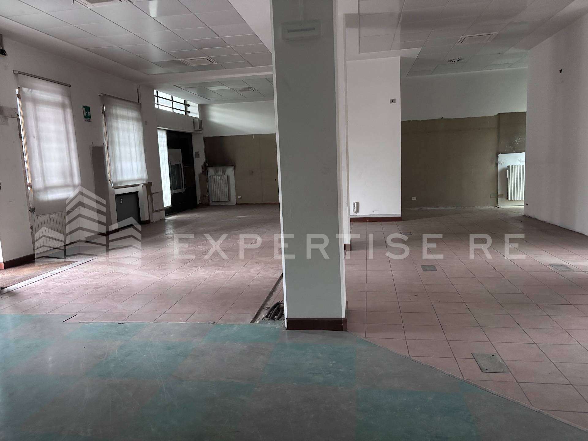 Locale commerciale in vendita a Cabiate