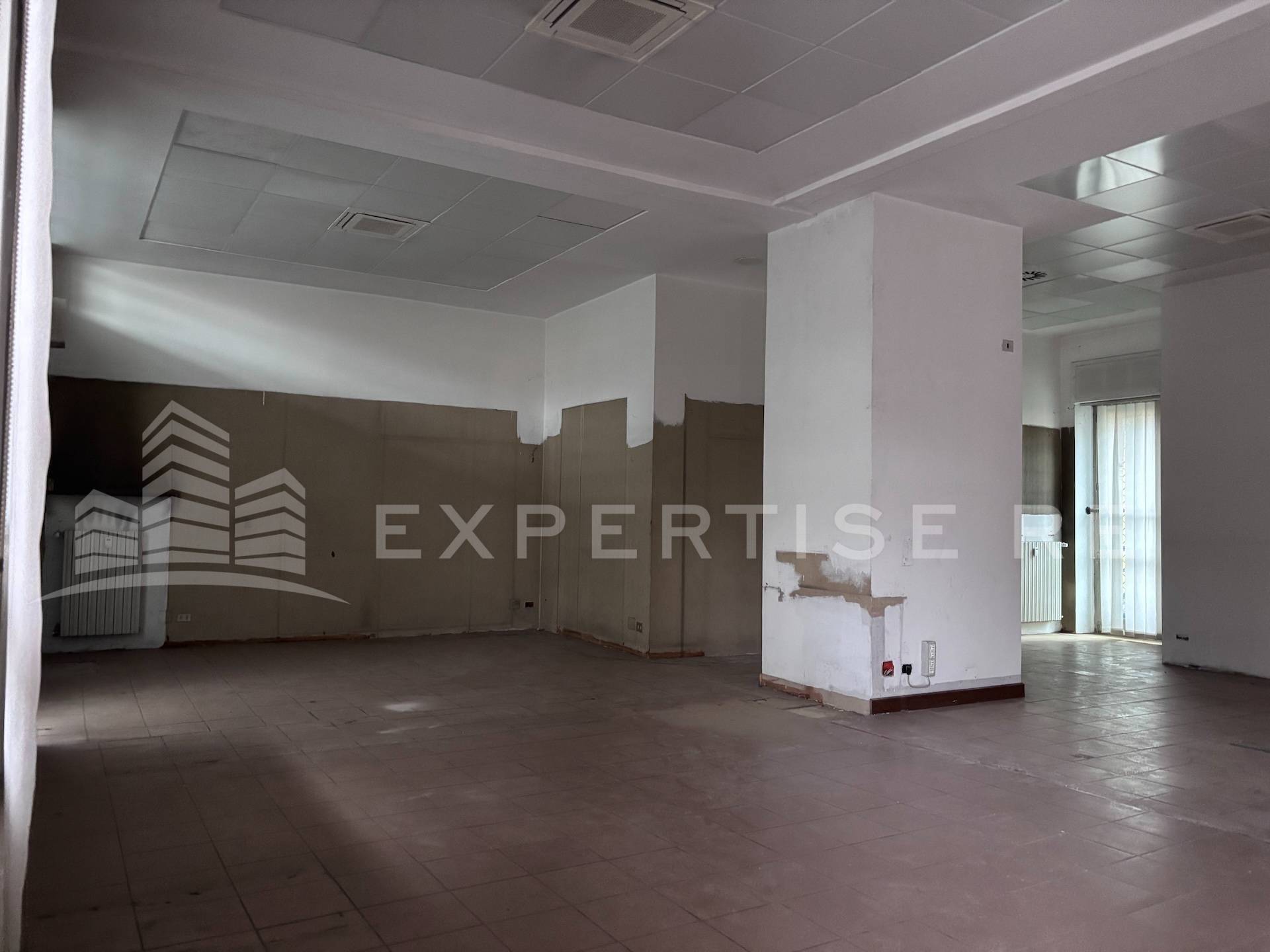 Locale commerciale in vendita a Cabiate