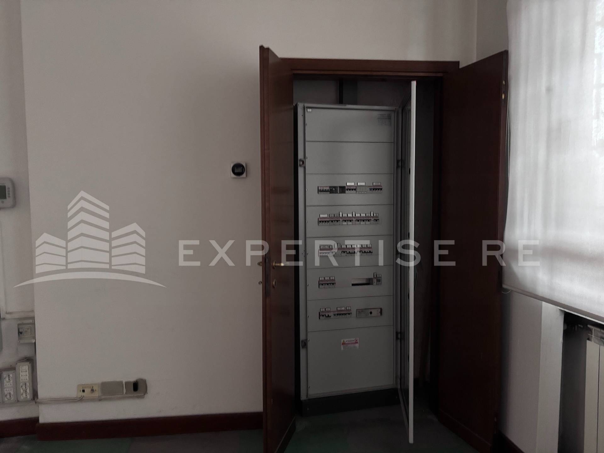 Locale commerciale in vendita a Cabiate