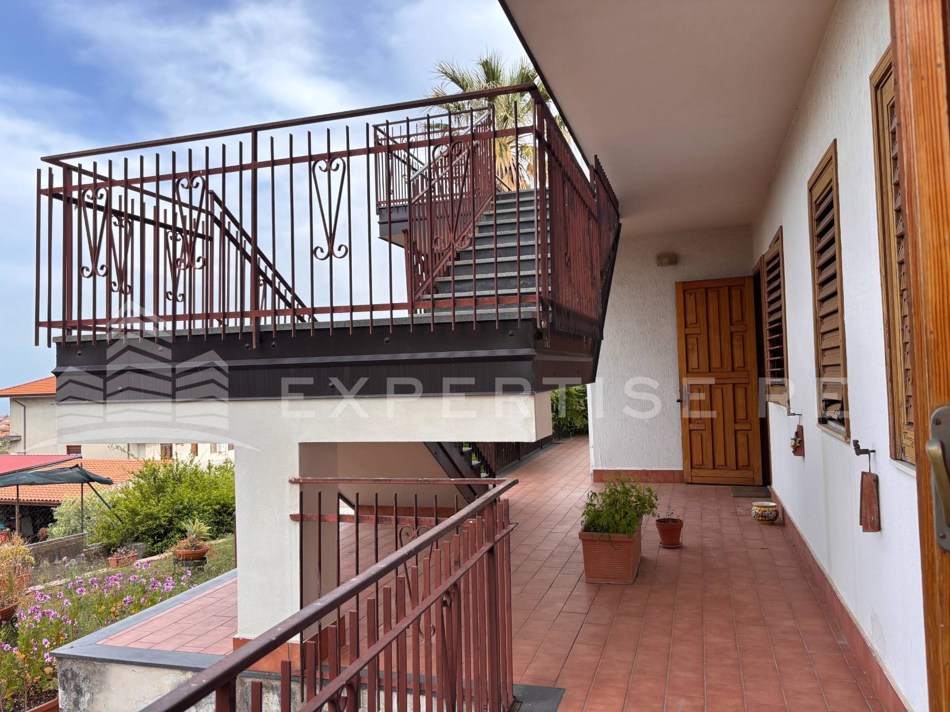 Intero stabile residenziale in vendita a Mascalucia