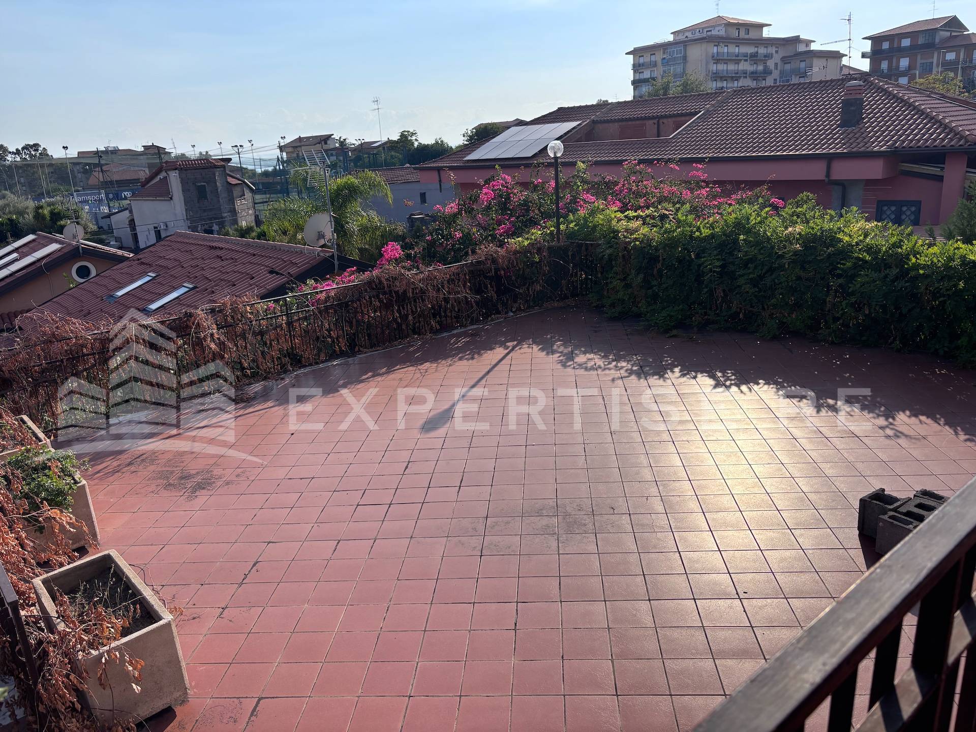 Intero stabile residenziale in vendita a Mascalucia