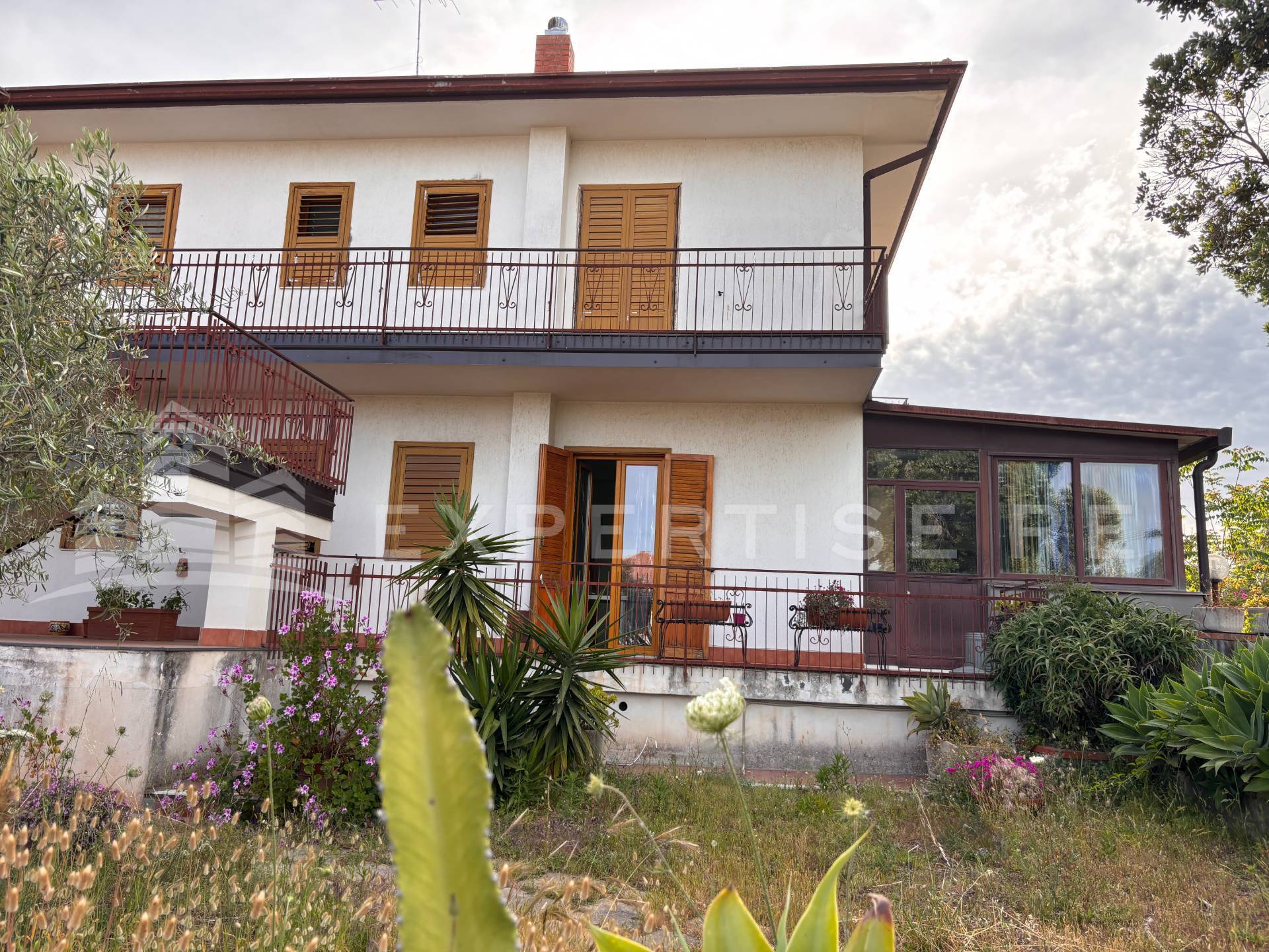 Intero stabile residenziale in vendita a Mascalucia