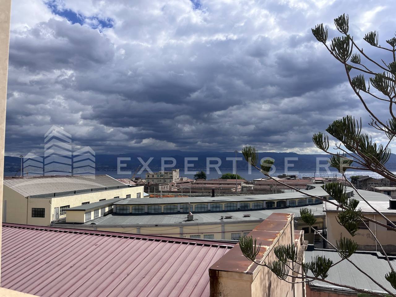 Industriali a reddito in vendita a Messina, Centro