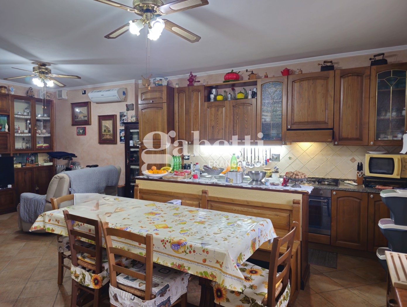 Appartamento con box a Scandicci