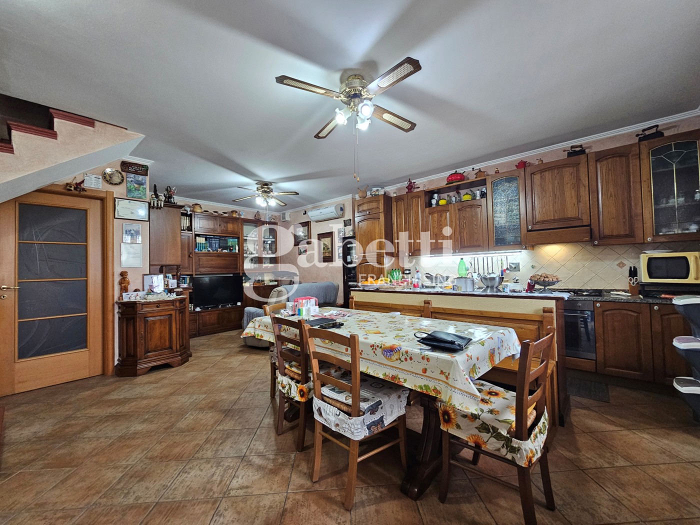 Appartamento con box a Scandicci