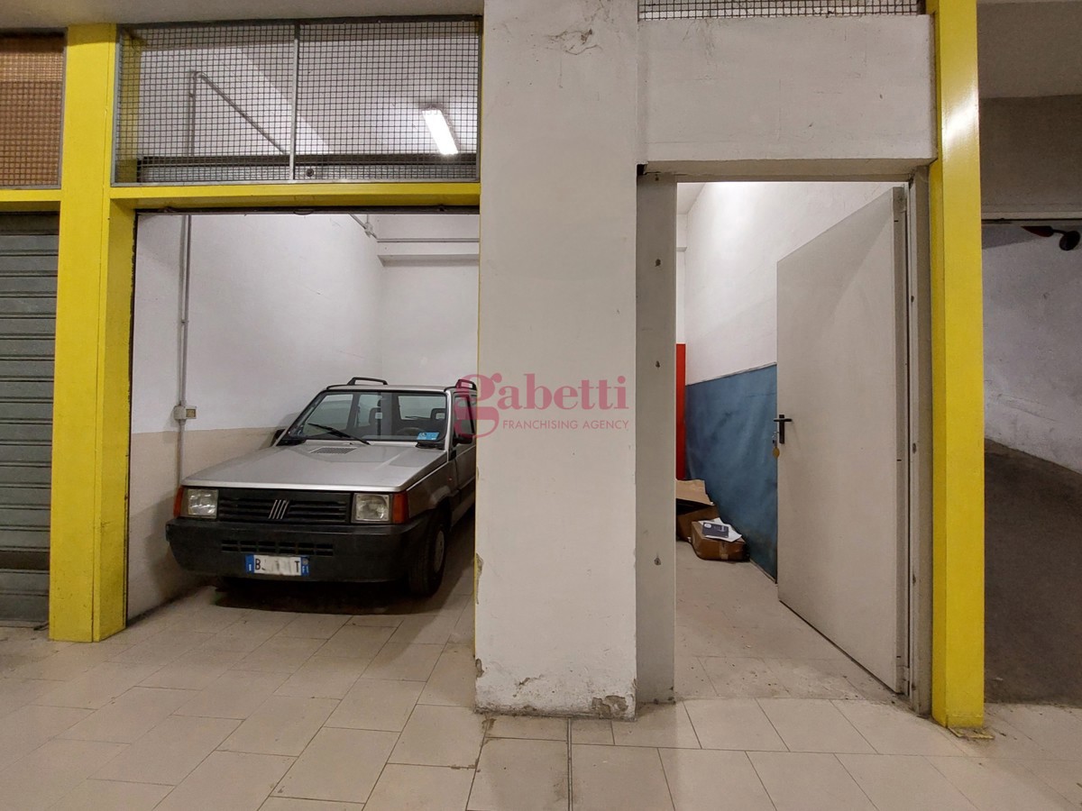 Box/Garage 15mq in vendita a Firenze