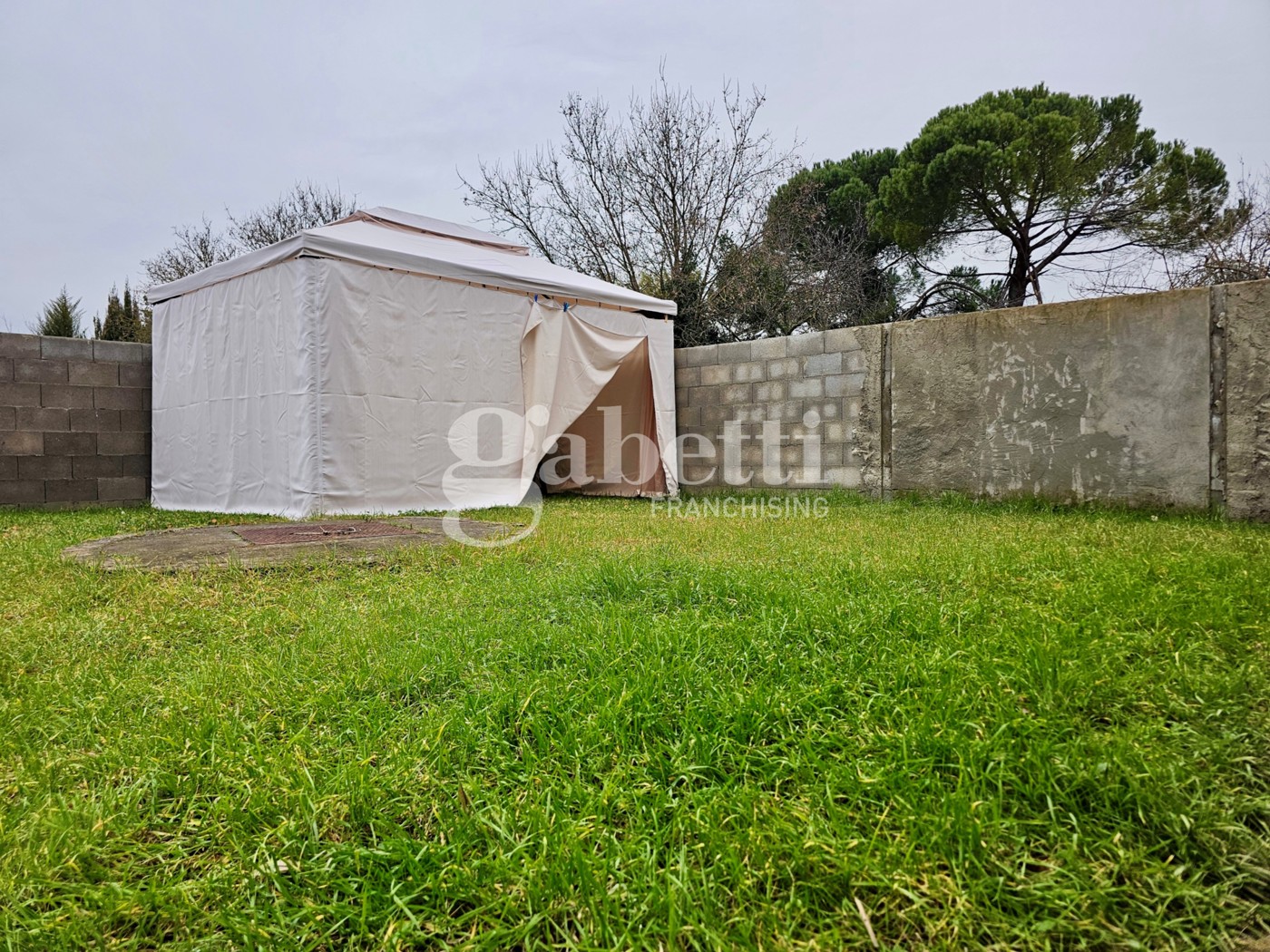 Quadrilocale con giardino a Scandicci