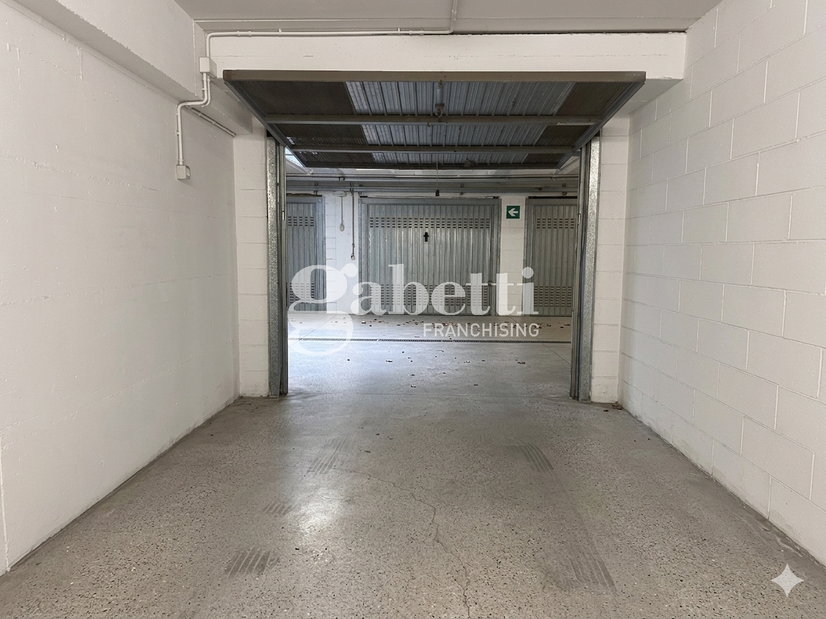 Box/Garage 18mq in vendita a Scandicci
