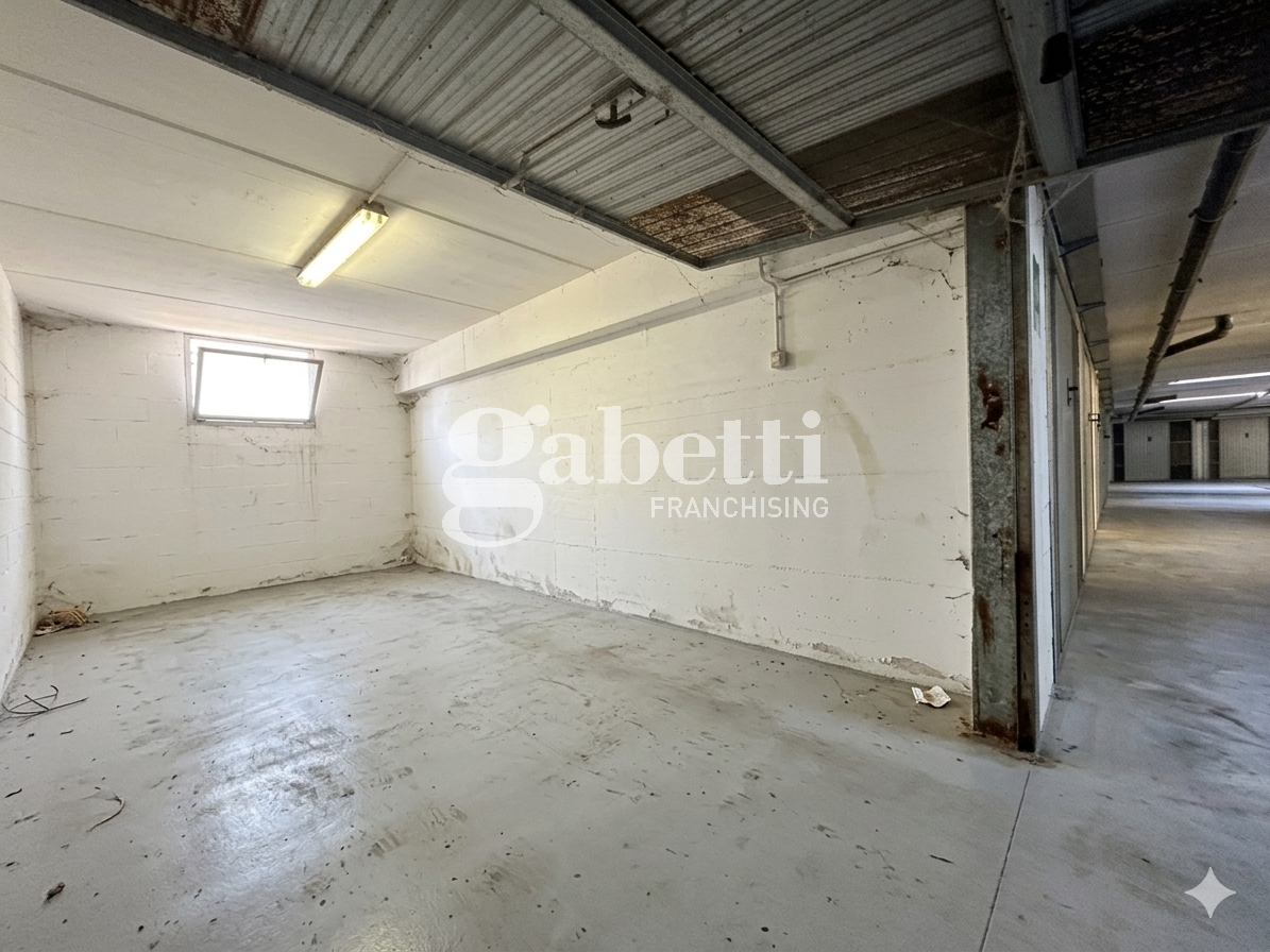 Box/Garage 18mq in vendita a Scandicci