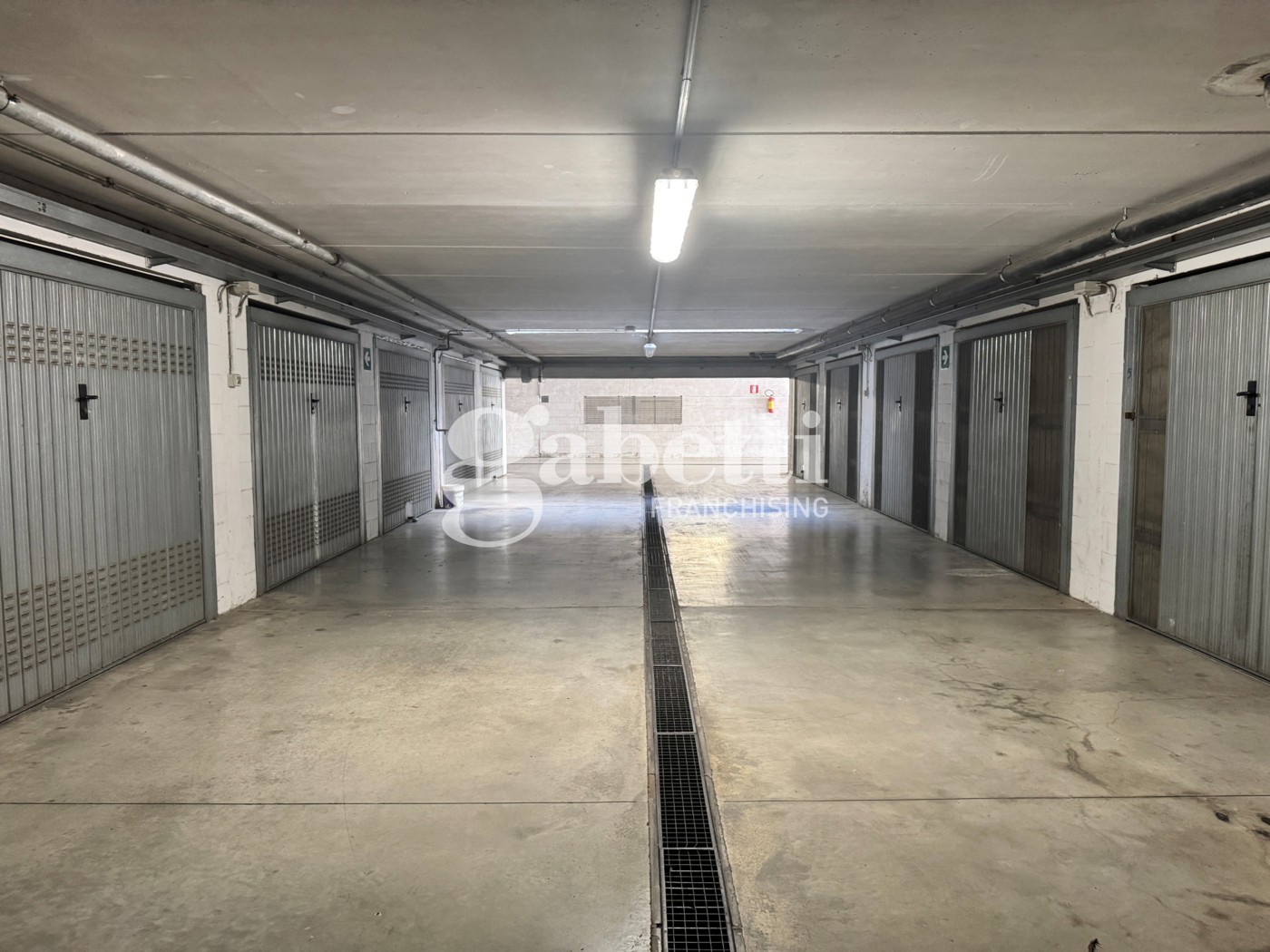 Box/Garage 18mq in vendita a Scandicci