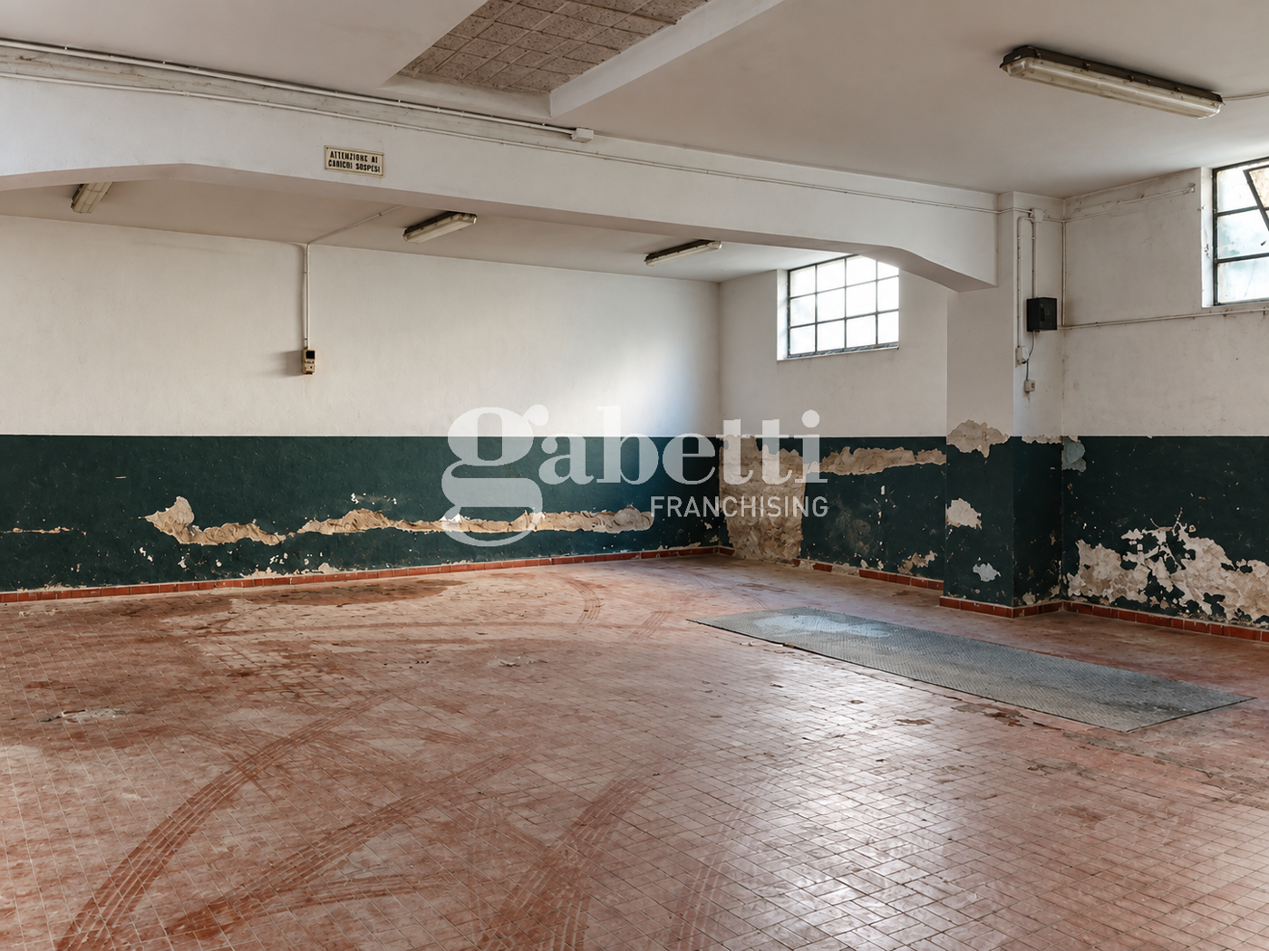 Magazzino con box doppio a Firenze