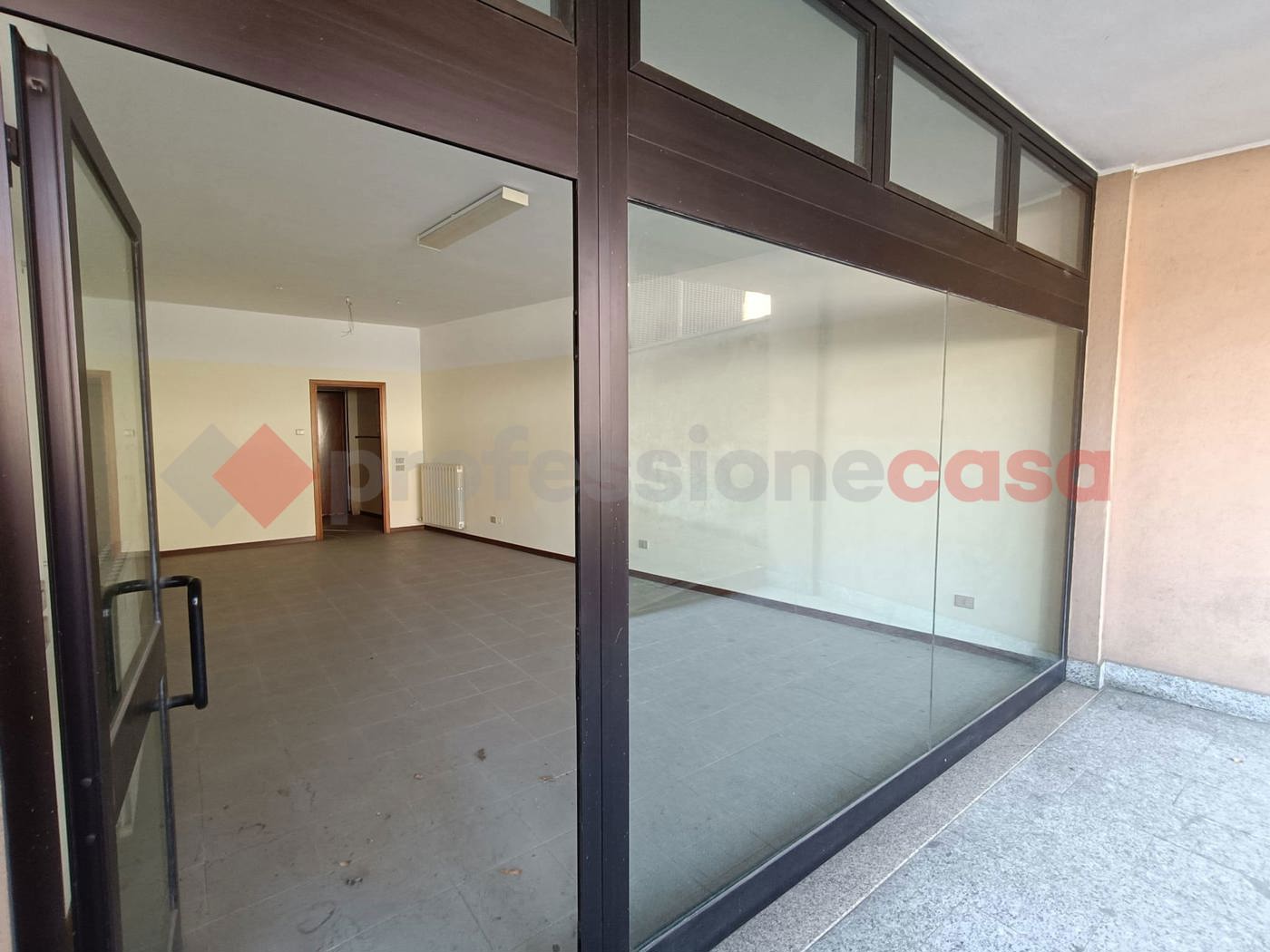 Negozio in vendita a Busto Garolfo