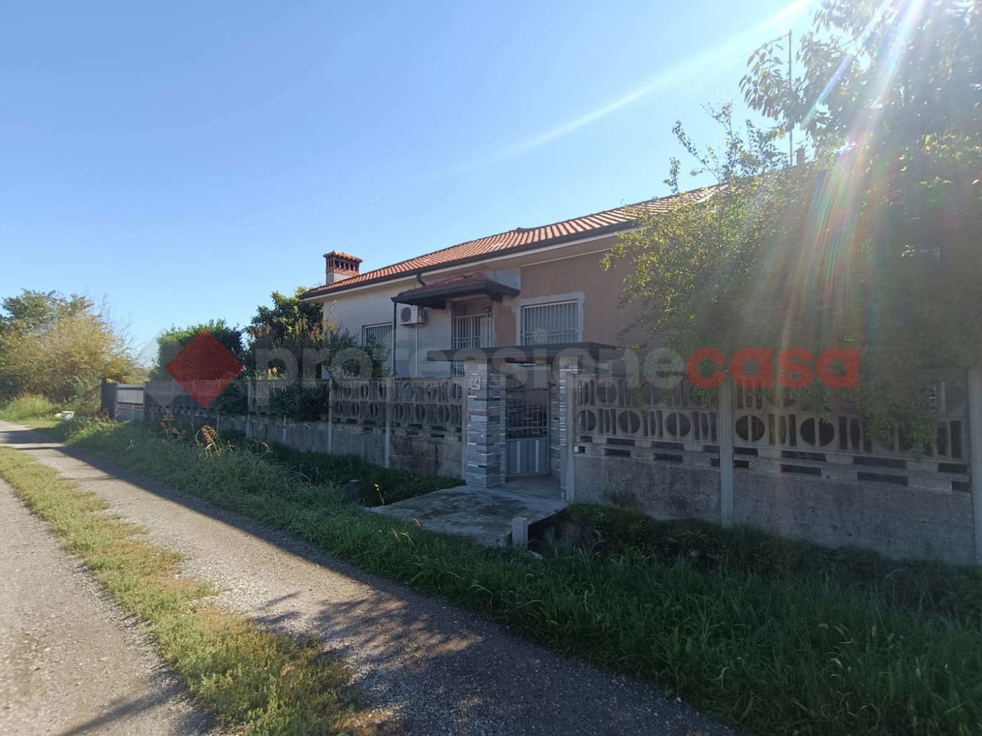 Villa con giardino a Busto Garolfo