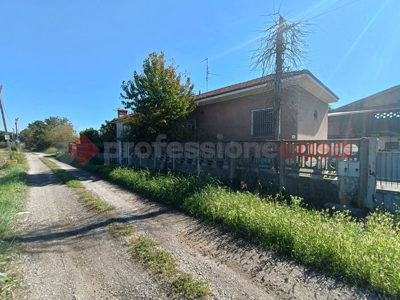 Villa con giardino a Busto Garolfo