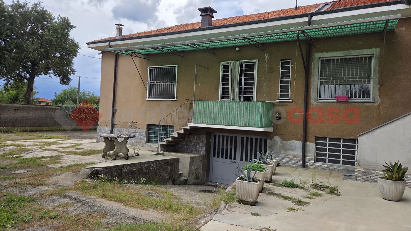 Villa con giardino a Busto Garolfo