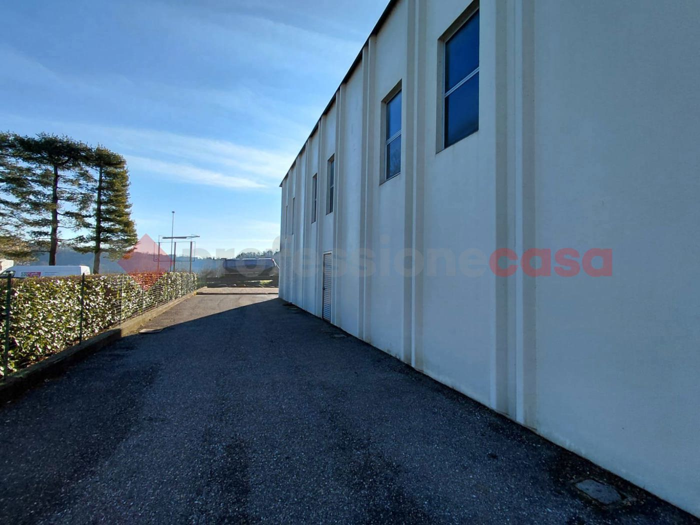 Capannone in affitto a Lozza