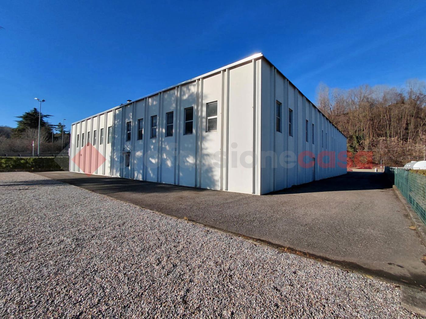 Capannone in affitto a Lozza