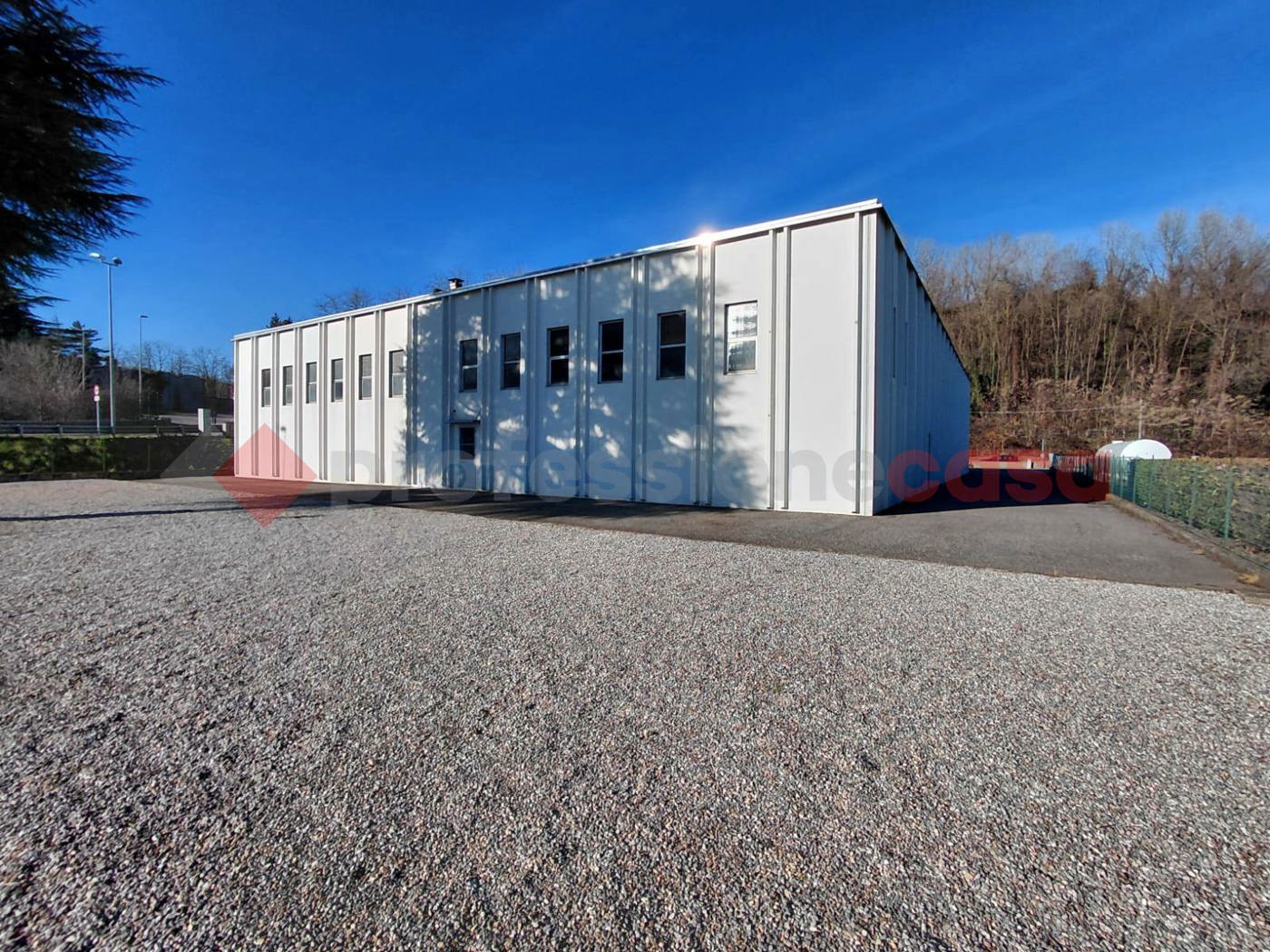 Capannone in affitto a Lozza