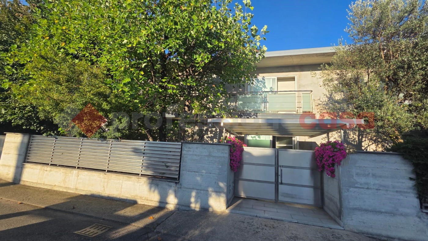 Villa con giardino a Dairago