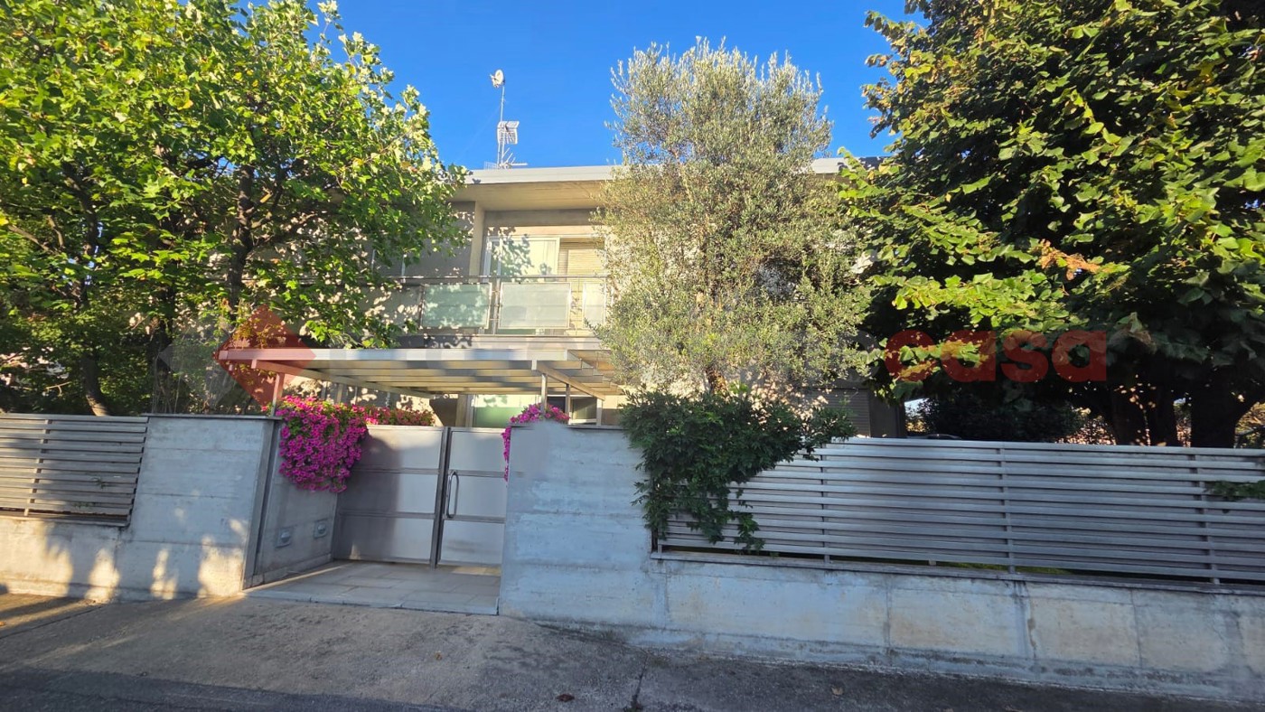 Villa con giardino a Dairago