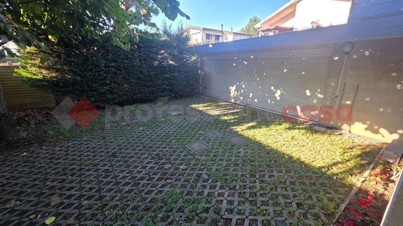 Villa con giardino a Dairago