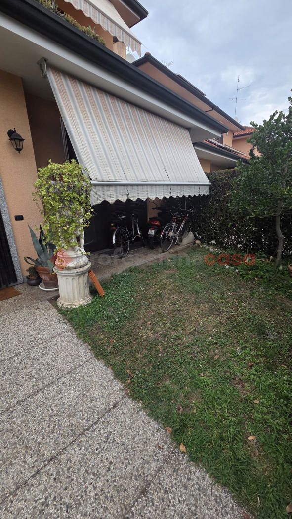Villa con giardino a Arconate