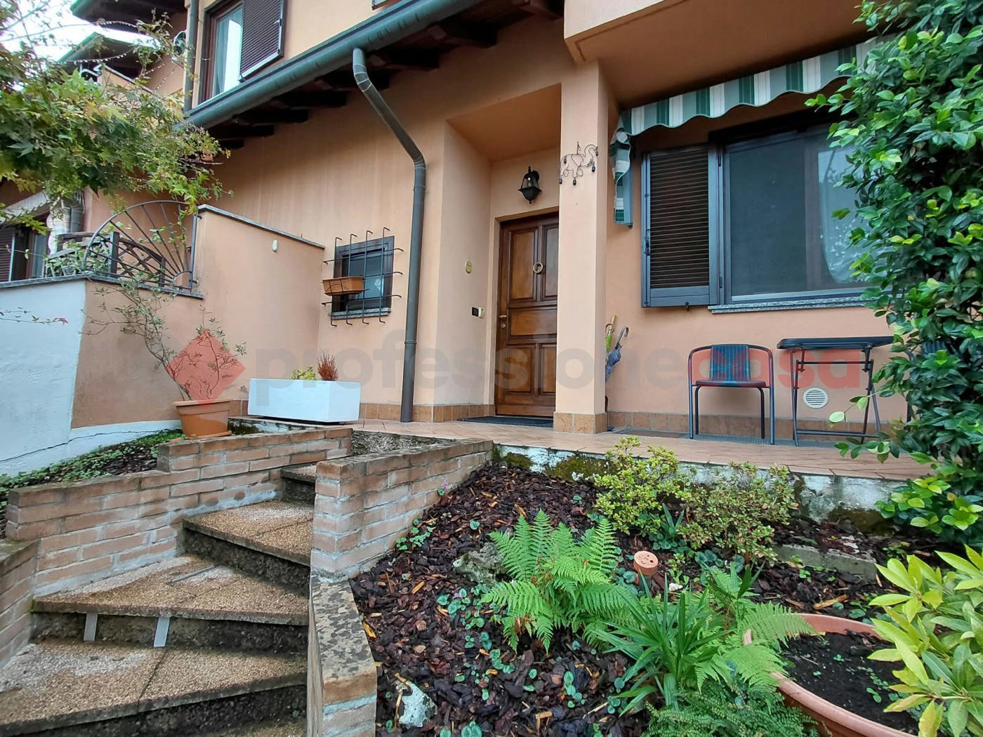 Villa con giardino a Arconate