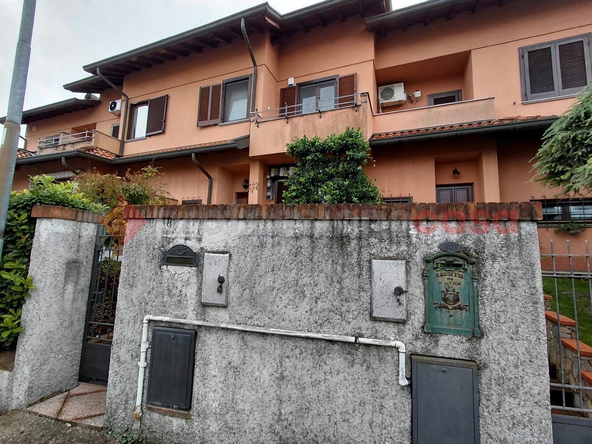 Villa con giardino a Arconate