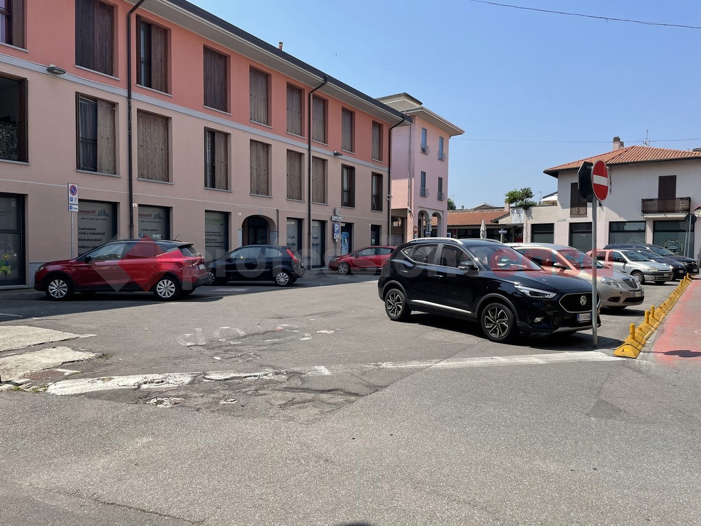 Negozio in vendita a Dairago